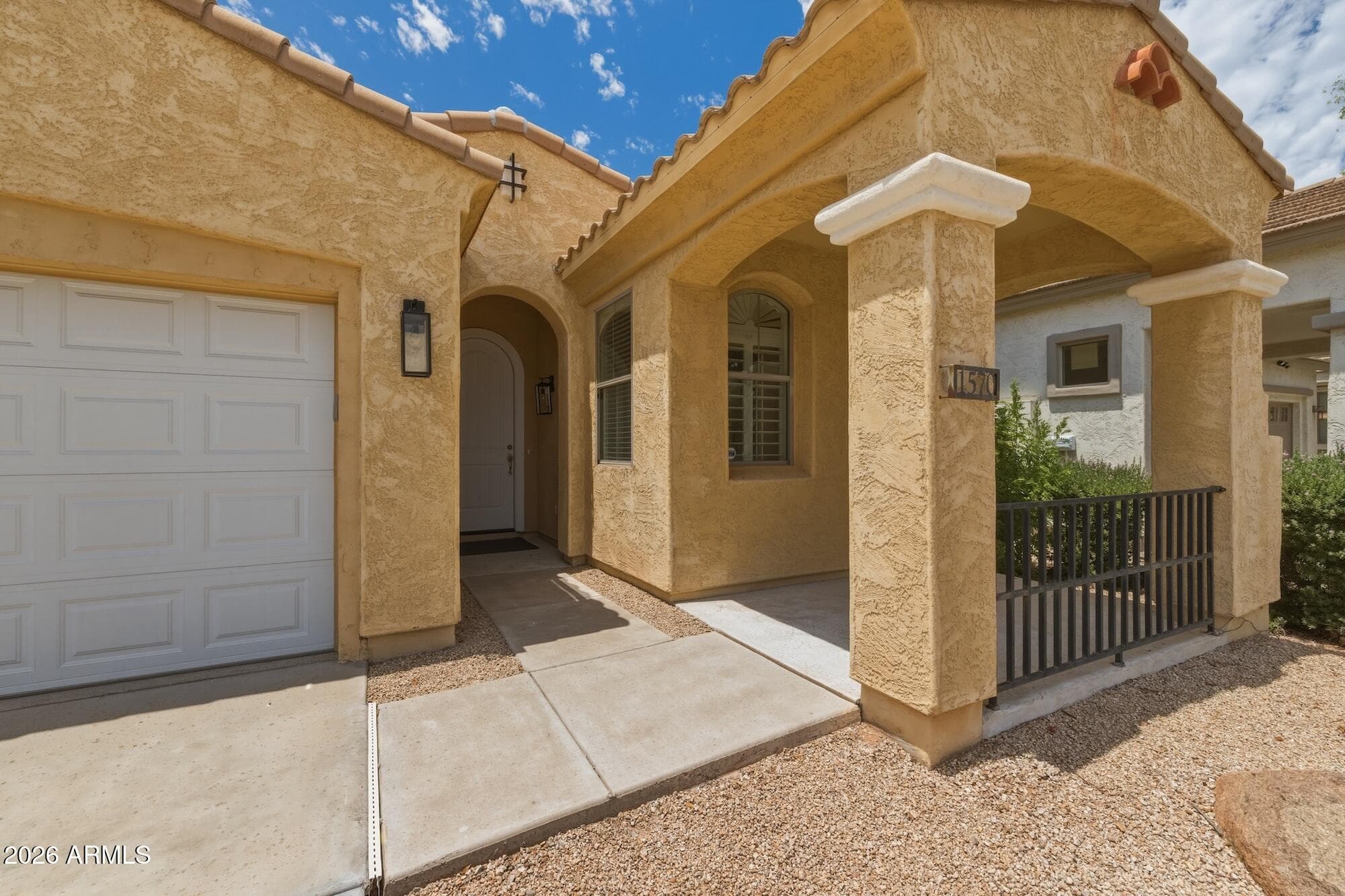 1570 S CHAPARRAL Boulevard, Gilbert, AZ 85296 — photo 2 of 38