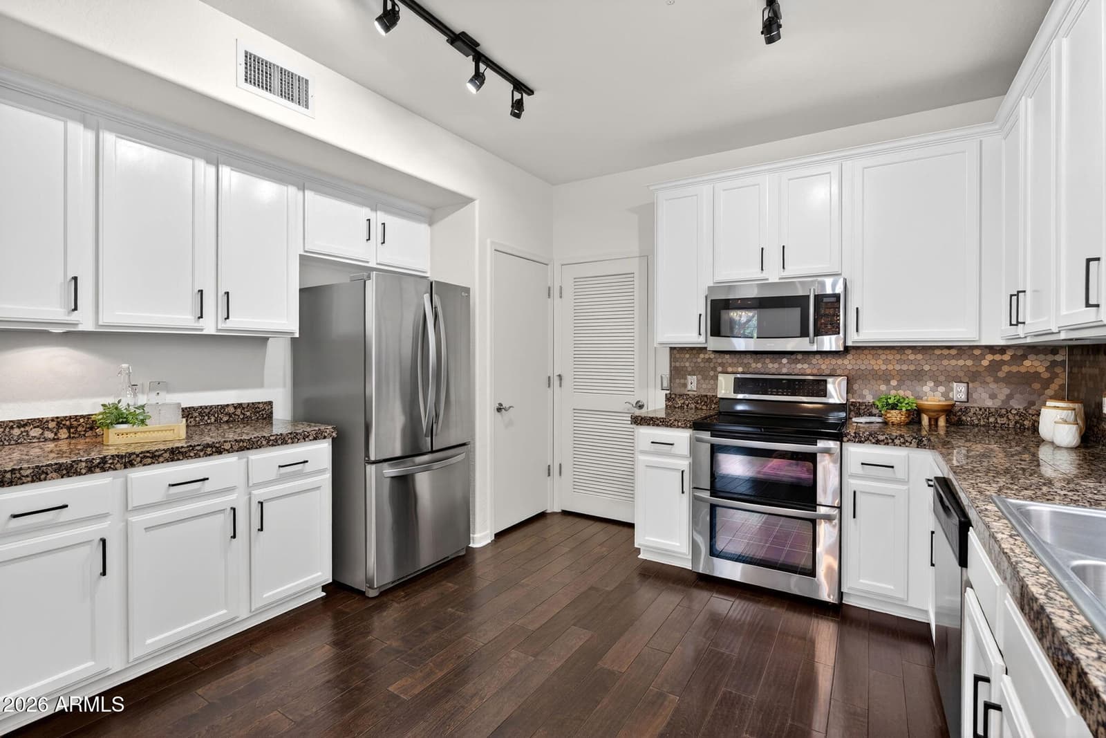 706 E WASHINGTON Street 124, Phoenix, AZ 85034 — photo 8 of 39