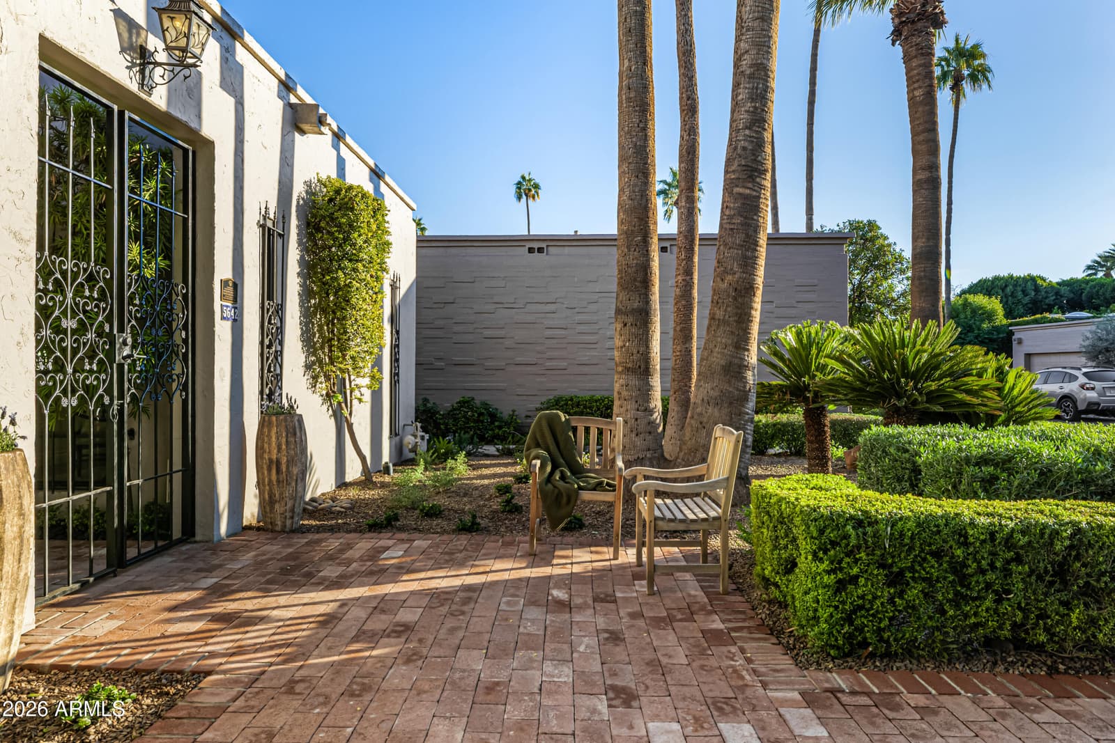 5642 N SCOTTSDALE Road, Paradise Valley, AZ 85253 — photo 4 of 32