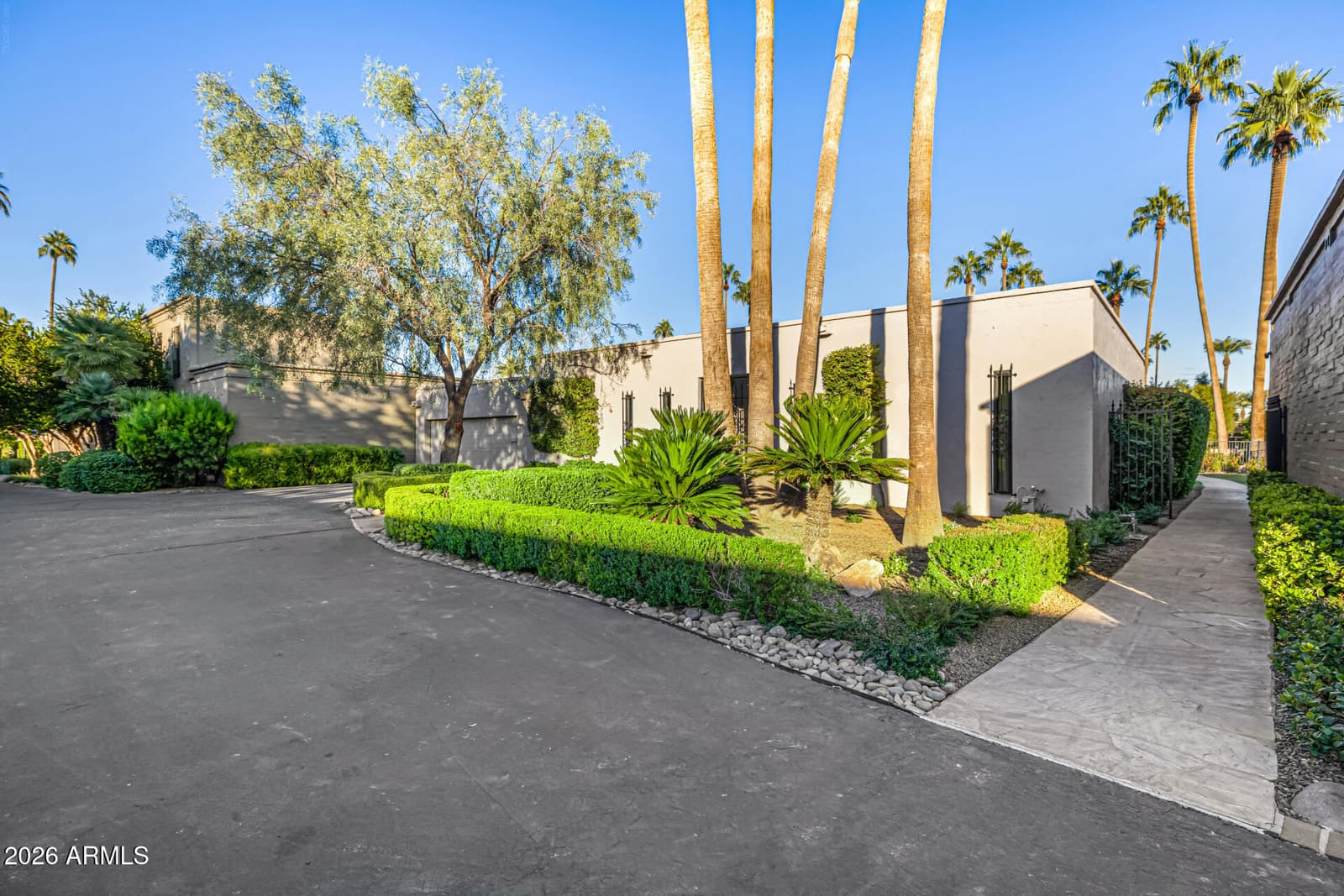 5642 N SCOTTSDALE Road, Paradise Valley, AZ 85253 — photo 3 of 32