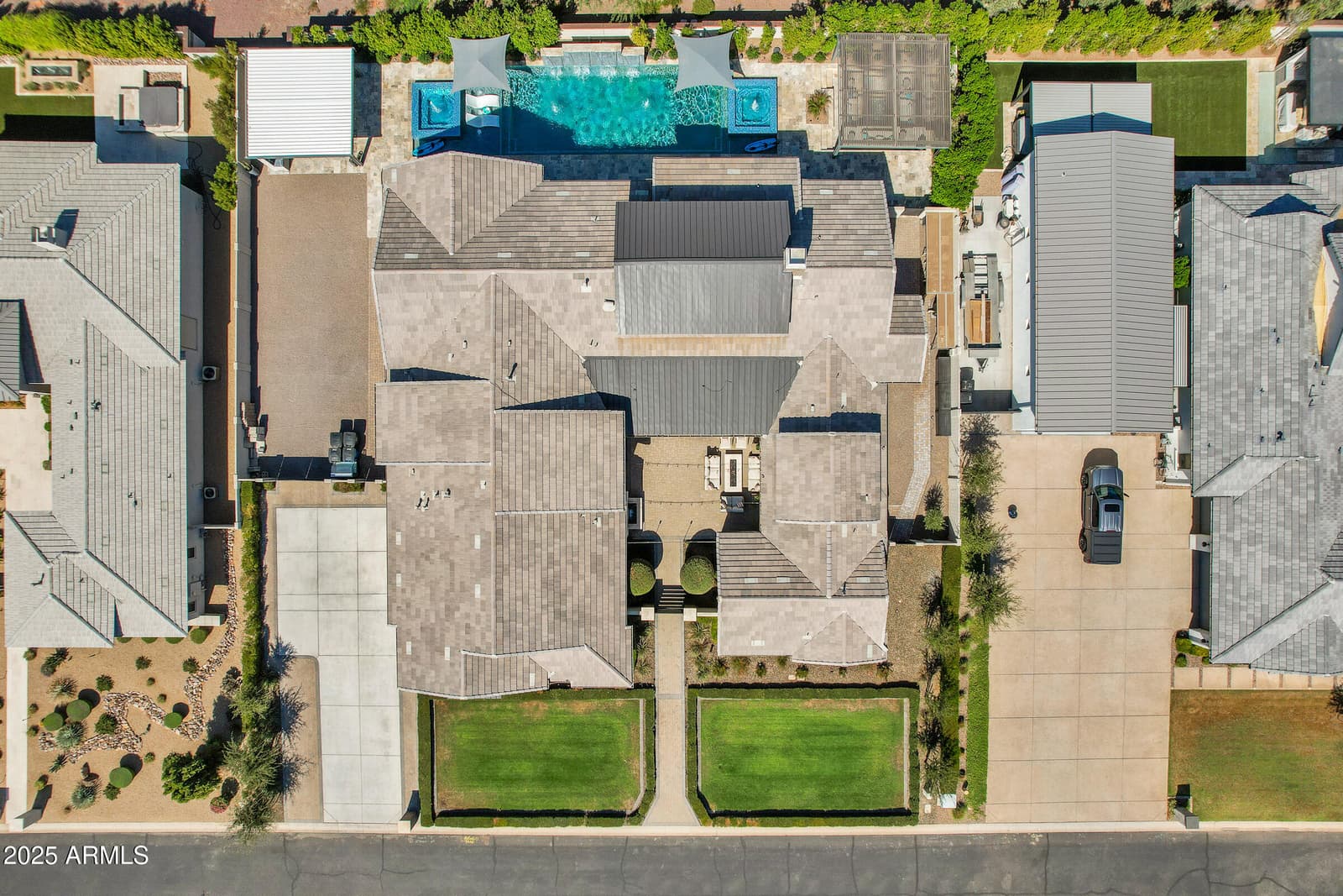 2652 E PELICAN Court, Gilbert, AZ 85297 — photo 10 of 113