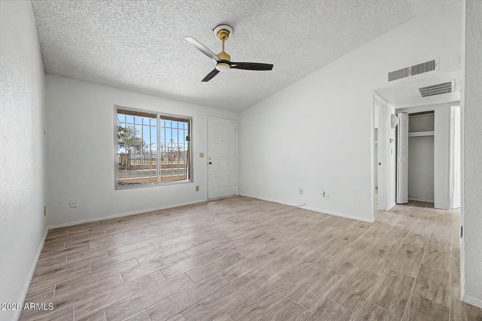 3646 N 67TH Avenue 106, Phoenix, AZ 85033 — photo 6 of 24