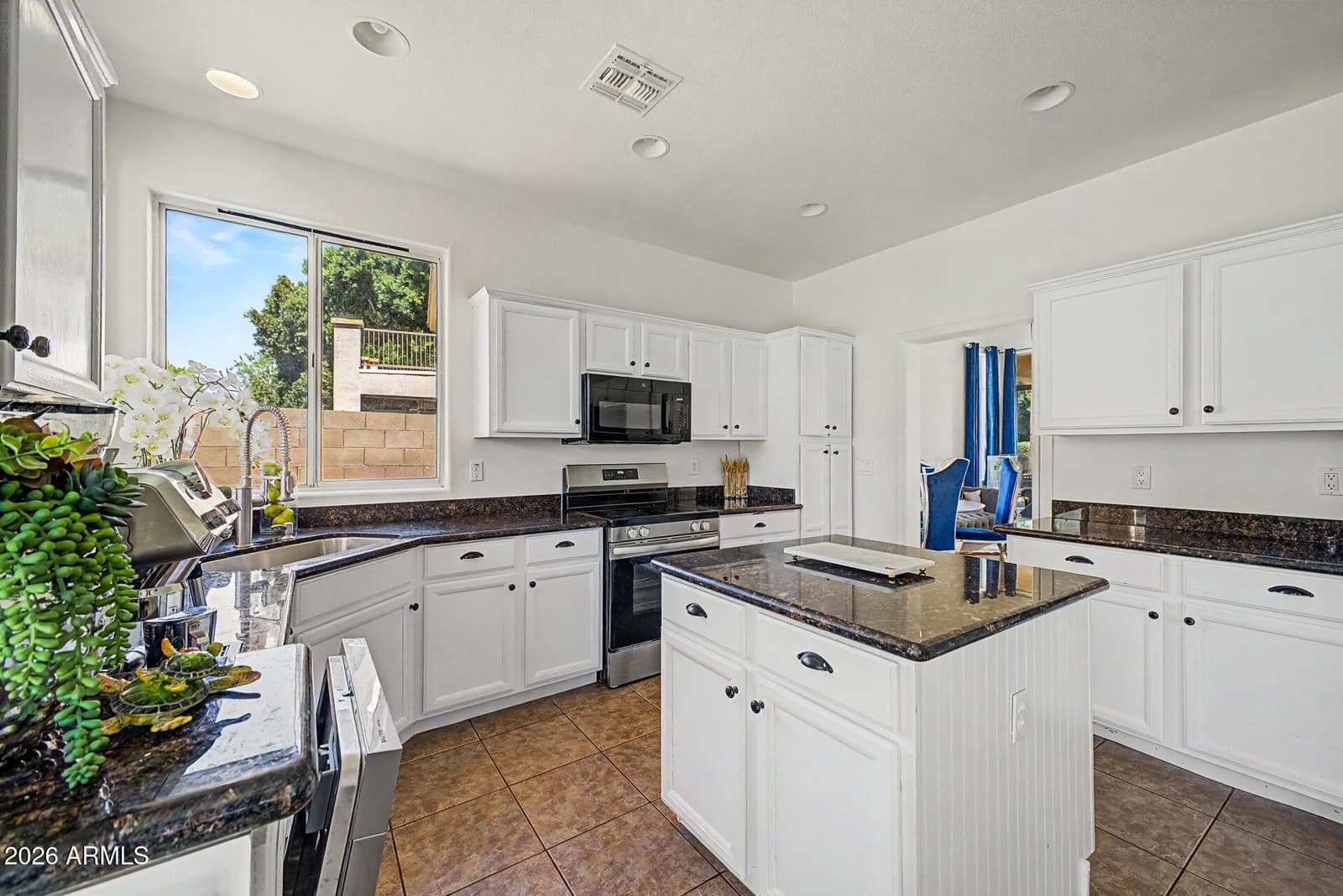 7015 W BLACKHAWK Drive, Glendale, AZ 85308 — photo 15 of 34