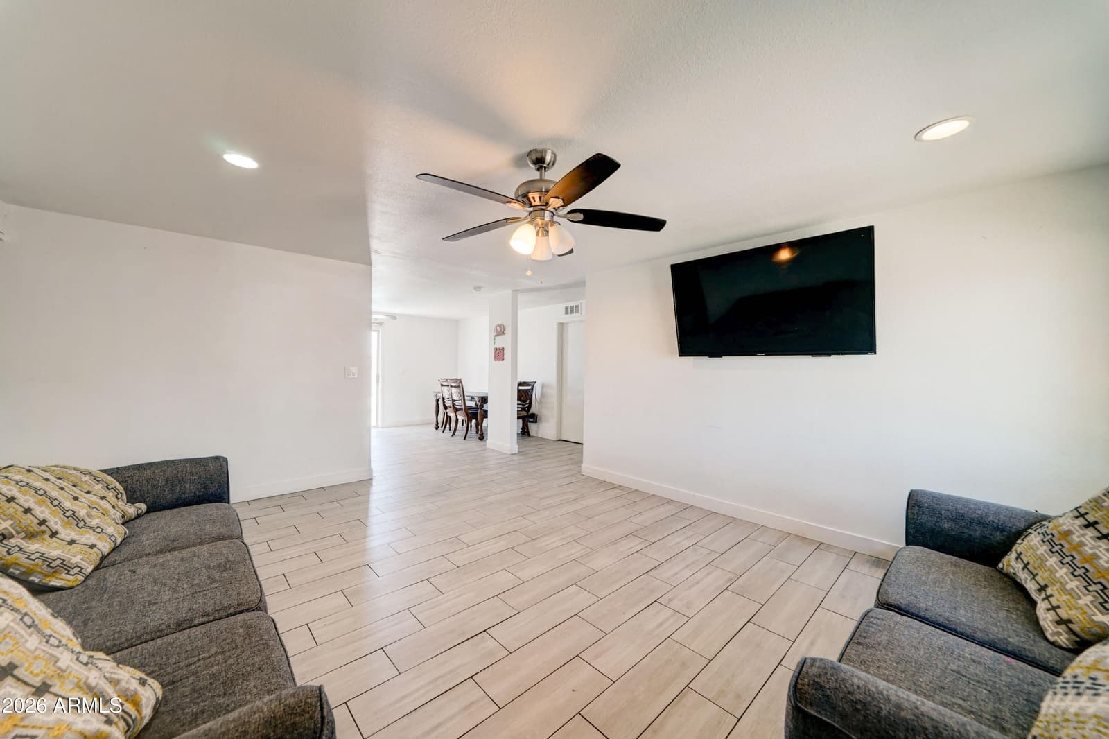 7937 W MEADOWBROOK Avenue, Phoenix, AZ 85033 — photo 5 of 29