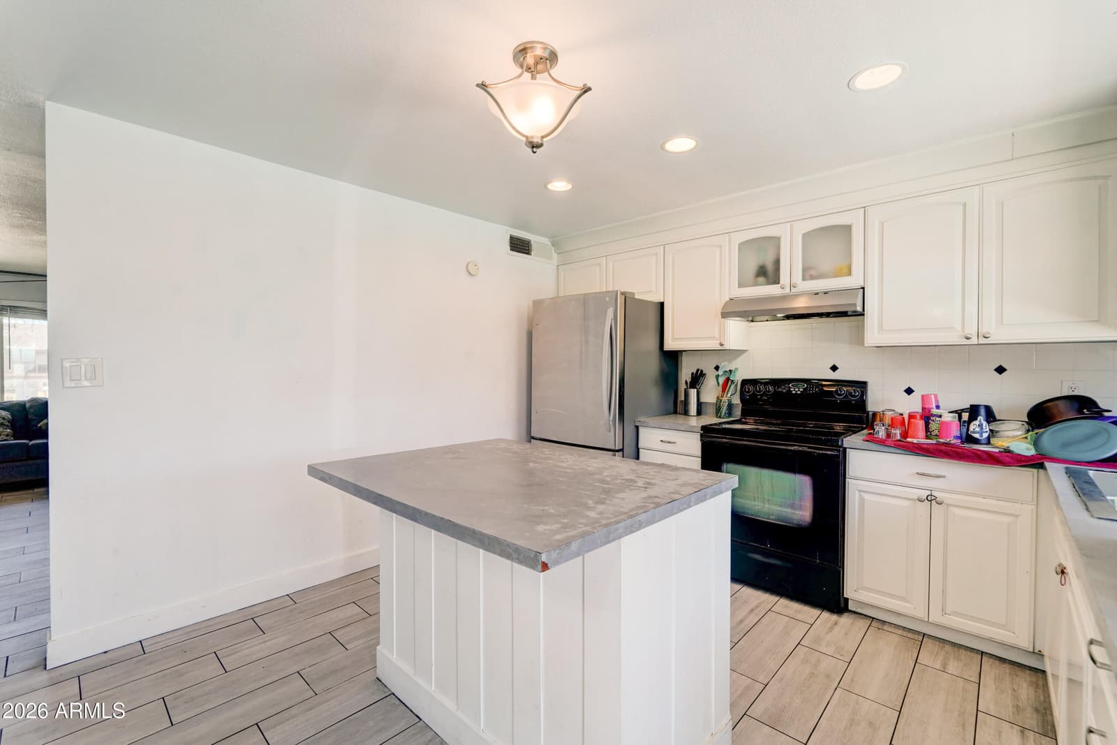 7937 W MEADOWBROOK Avenue, Phoenix, AZ 85033 — photo 11 of 29