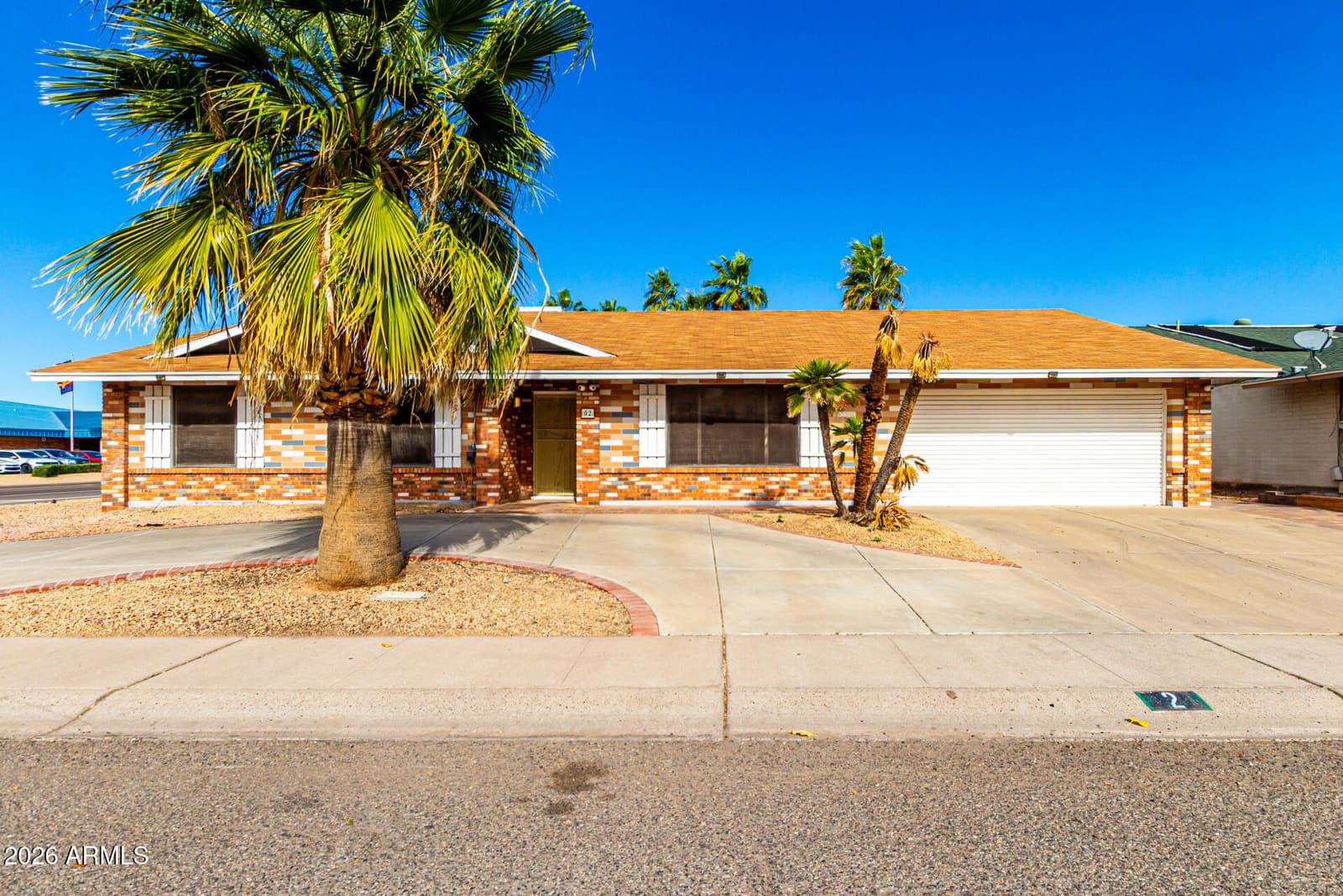 2 E MURIEL Drive, Phoenix, AZ 85022 — photo 4 of 34