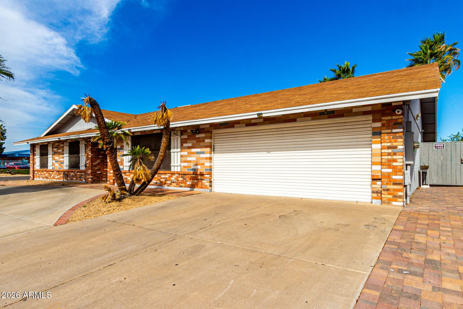 2 E MURIEL Drive, Phoenix, AZ 85022 — photo 5 of 34