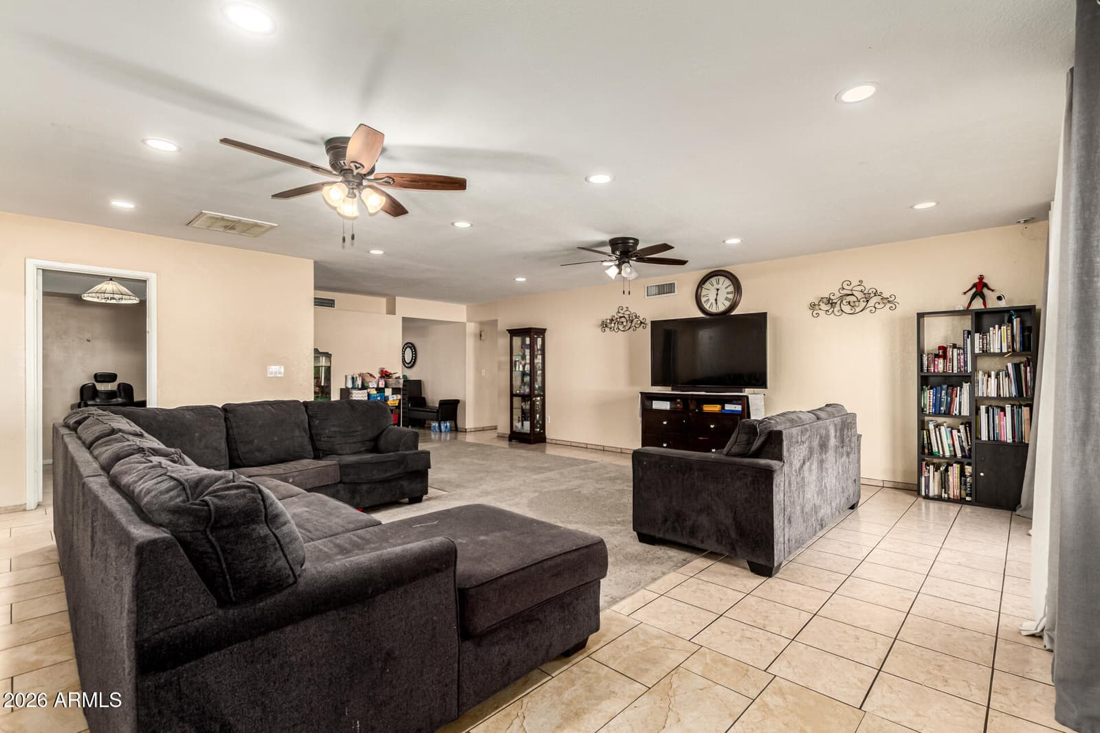 2 E MURIEL Drive, Phoenix, AZ 85022 — photo 9 of 34