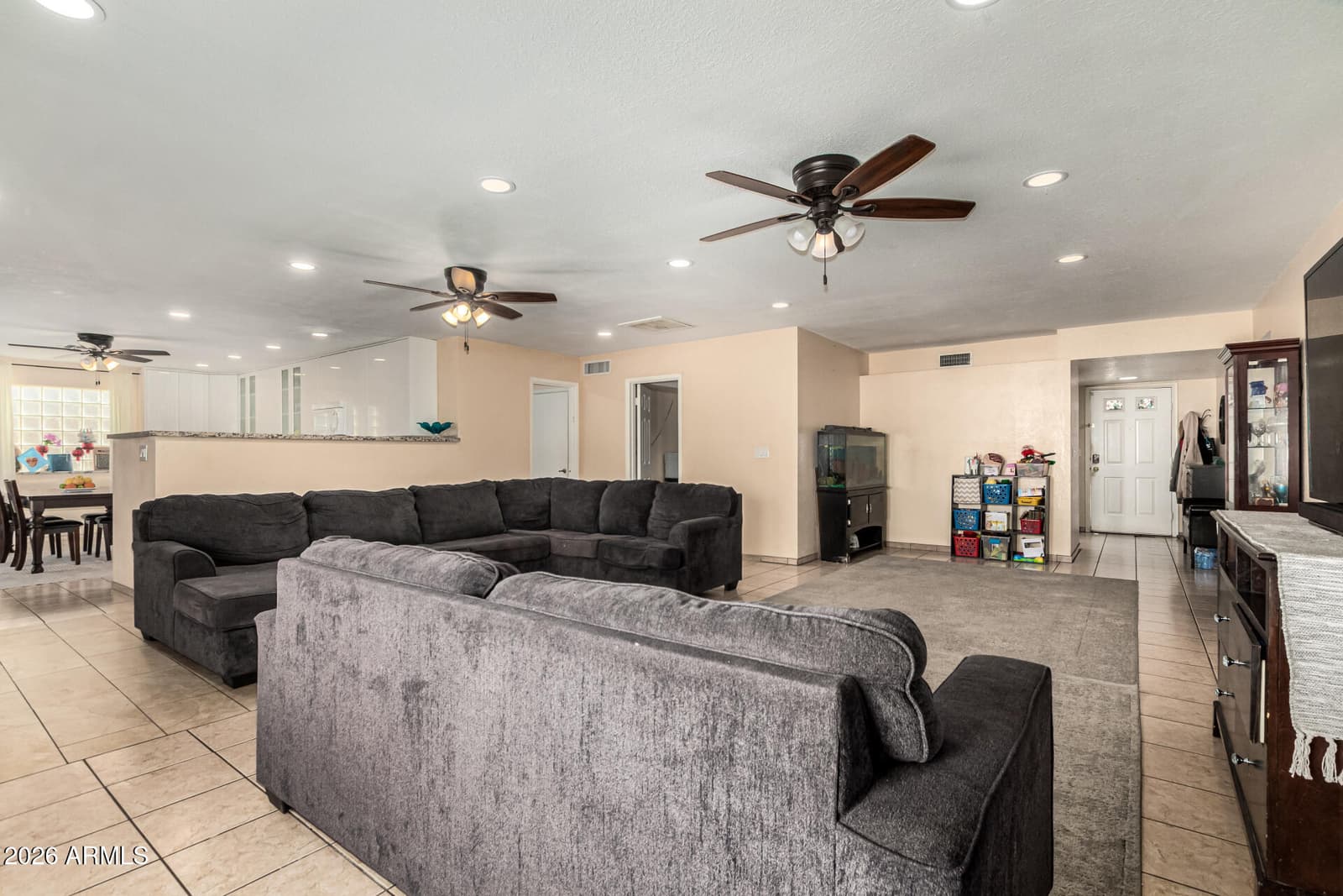 2 E MURIEL Drive, Phoenix, AZ 85022 — photo 10 of 34