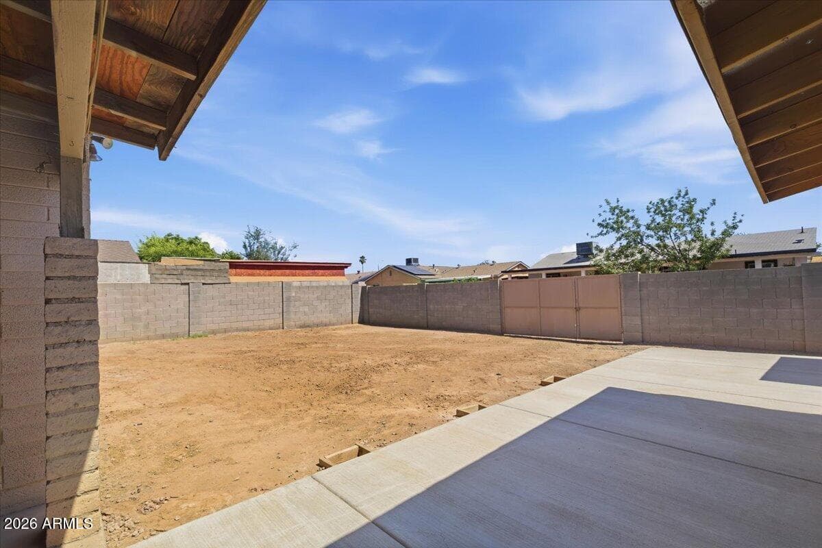 5407 W MONTE VISTA Road, Phoenix, AZ 85035 — photo 40 of 51