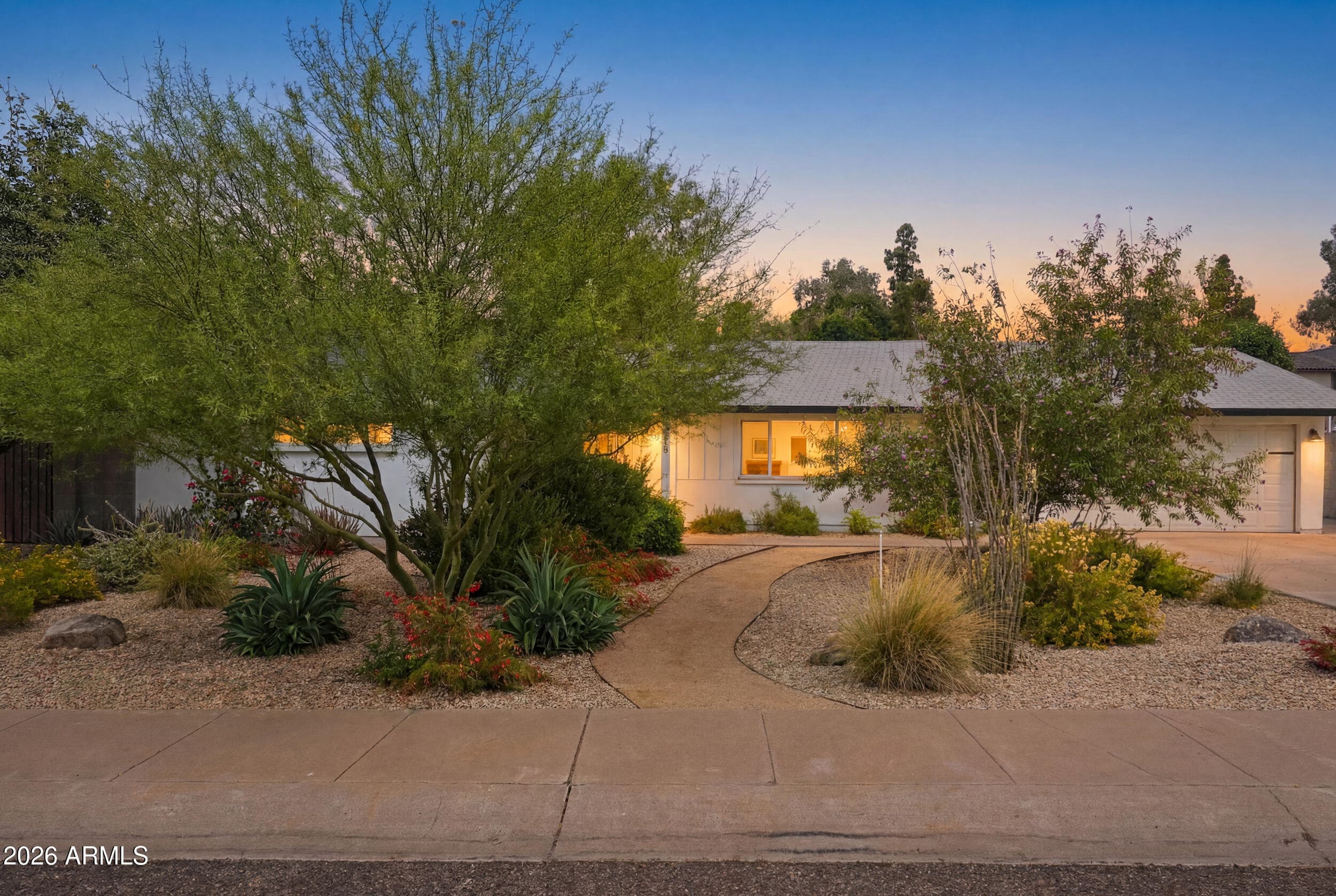 6128 N 16TH Place, Phoenix, AZ 85016 — photo 5 of 39