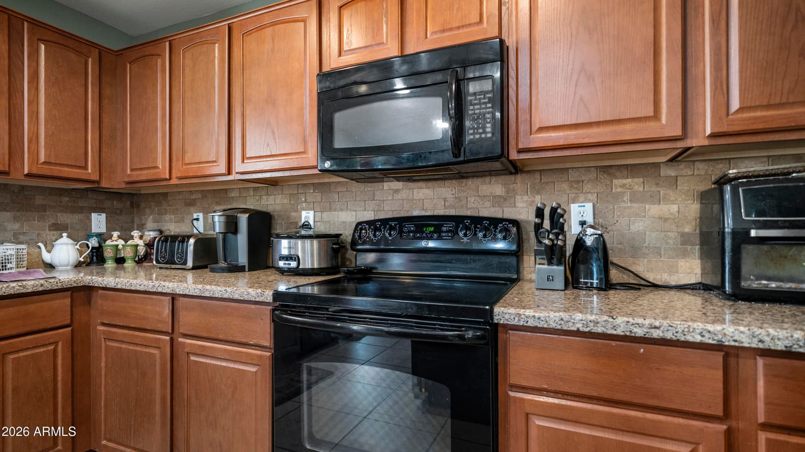 18182 W DESERT Lane, Surprise, AZ 85388 — photo 10 of 27