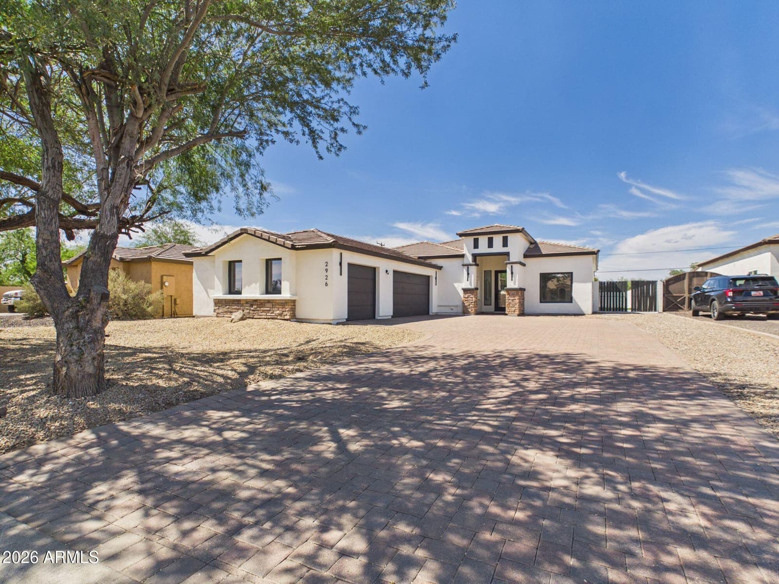 2926 E HARTFORD Avenue, Phoenix, AZ 85032 — photo 8 of 81