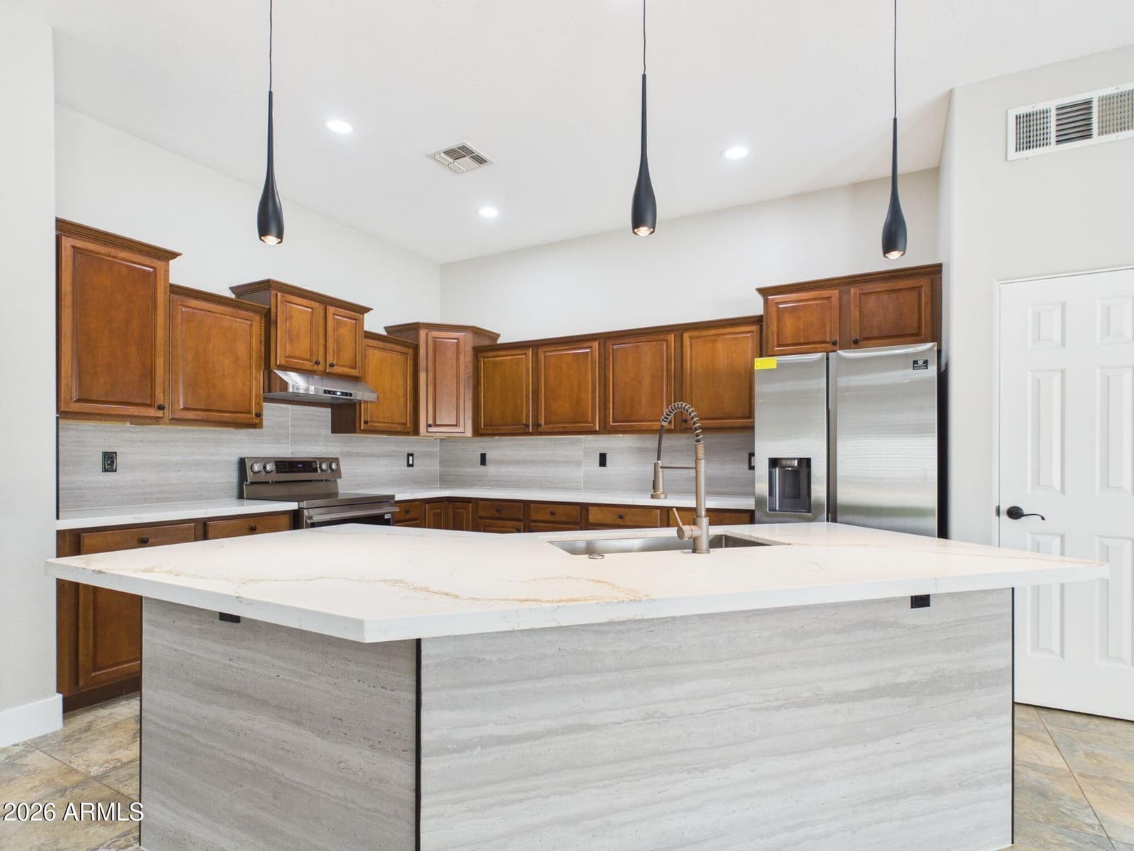 2926 E HARTFORD Avenue, Phoenix, AZ 85032 — photo 13 of 81