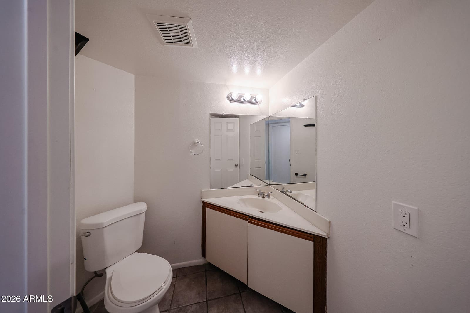 9223 N 47TH Court, Glendale, AZ 85302 — photo 11 of 27