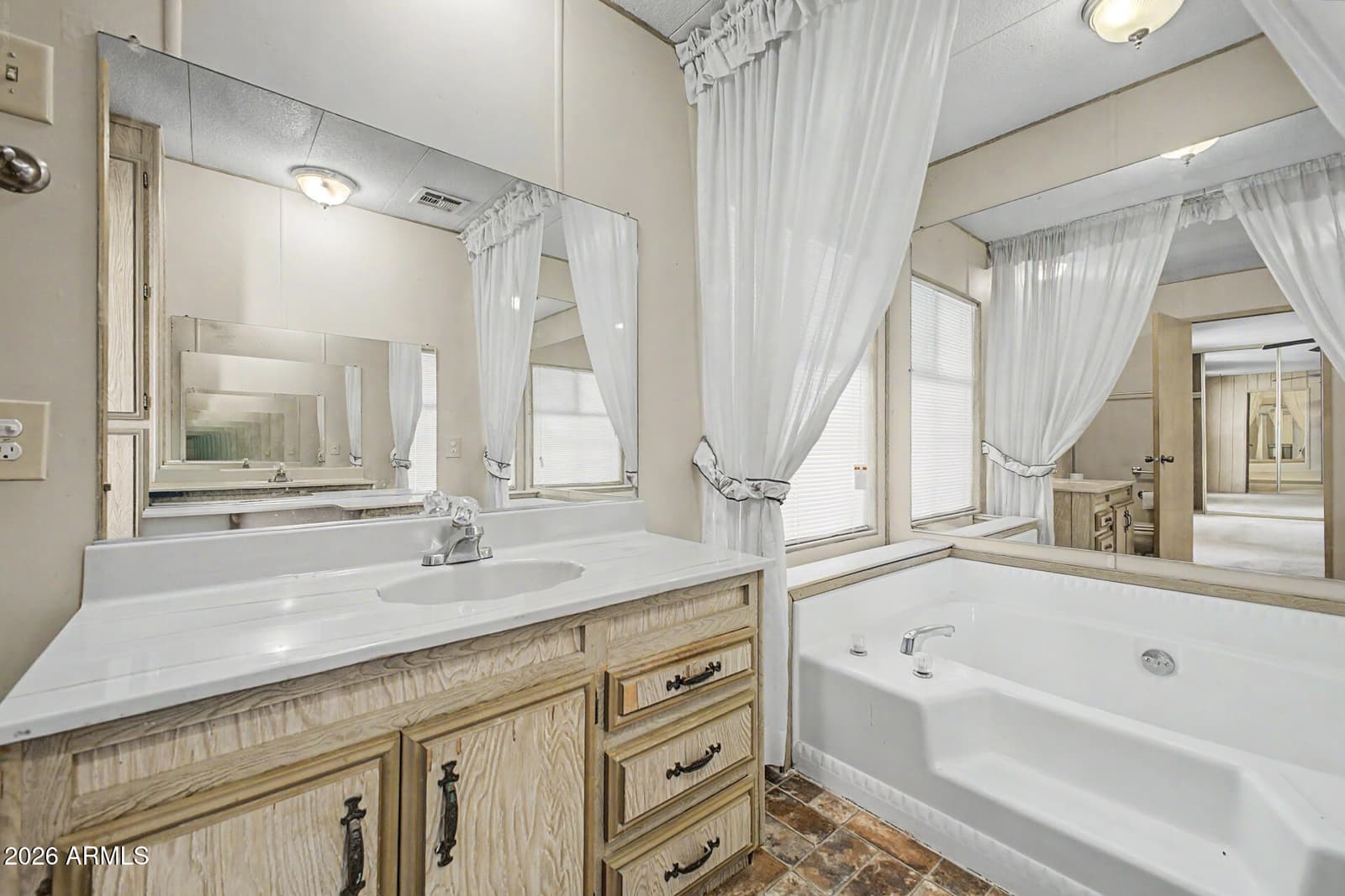 2650 W UNION HILLS Drive 319, Phoenix, AZ 85027 — photo 14 of 29