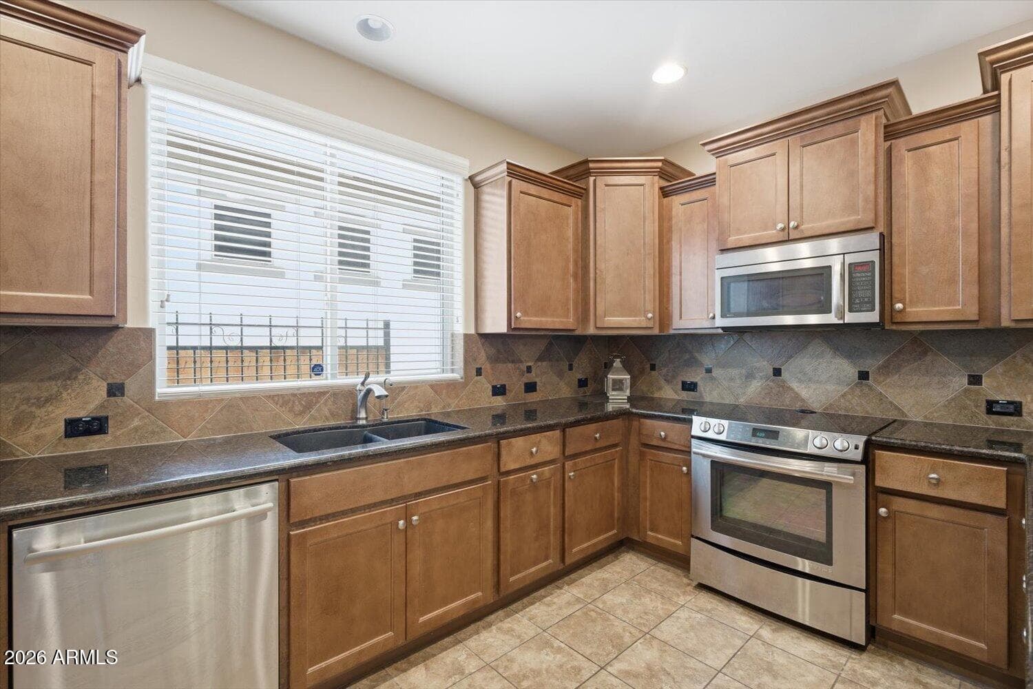 557 E LADDOOS Avenue, San Tan Valley, AZ 85140 — photo 12 of 28