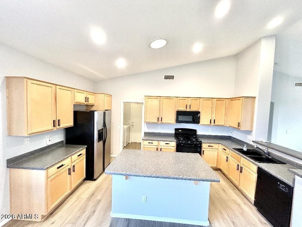 871 E SHERRI Drive, Gilbert, AZ 85296 — photo 5 of 33