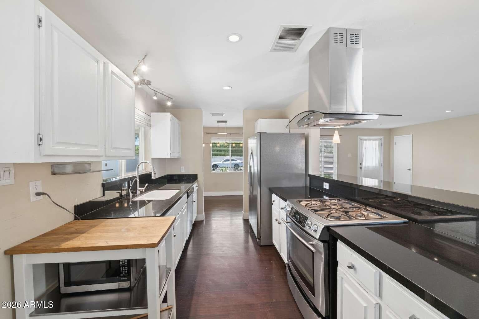 3817 N 49TH Place, Phoenix, AZ 85018 — photo 9 of 19