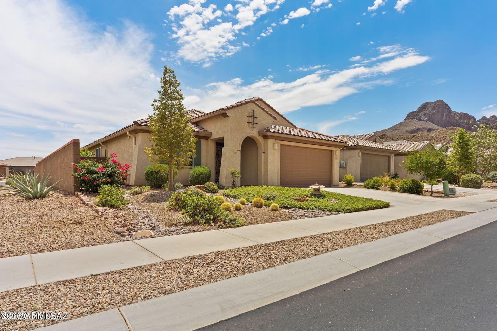 8464 N VAN CLEEVE Lane, Tucson, AZ 85743 — photo 1 of 40