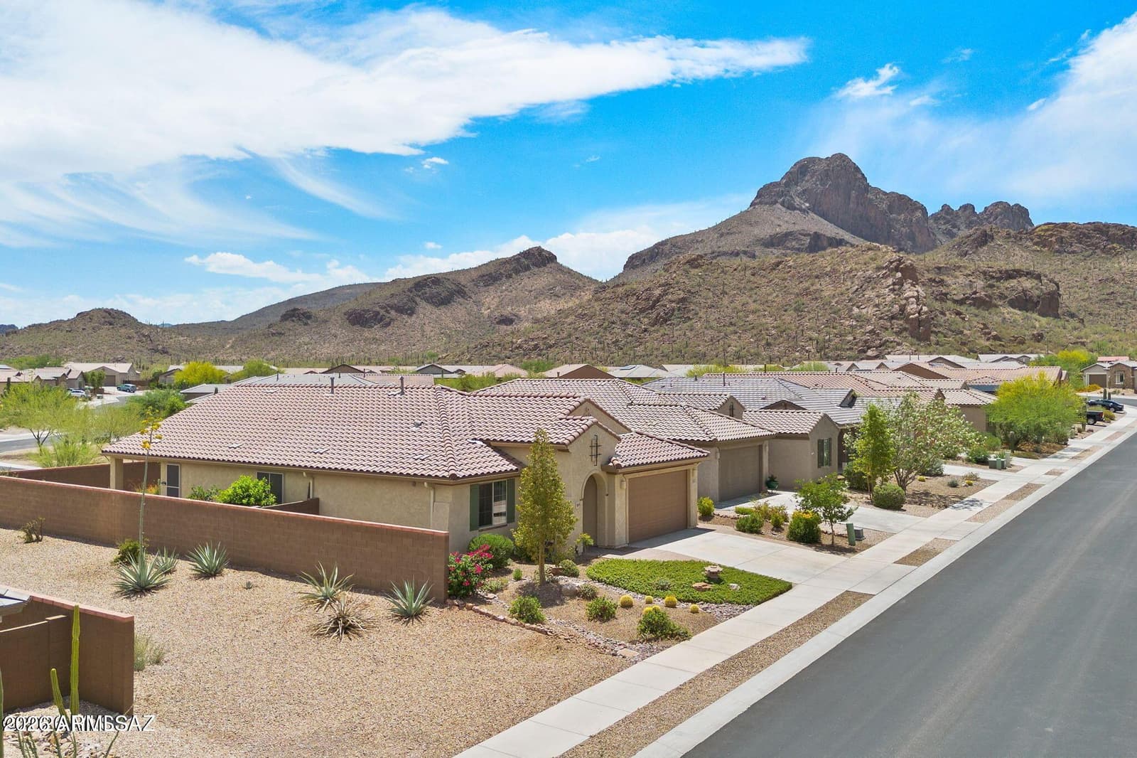 8464 N VAN CLEEVE Lane, Tucson, AZ 85743 — photo 2 of 40