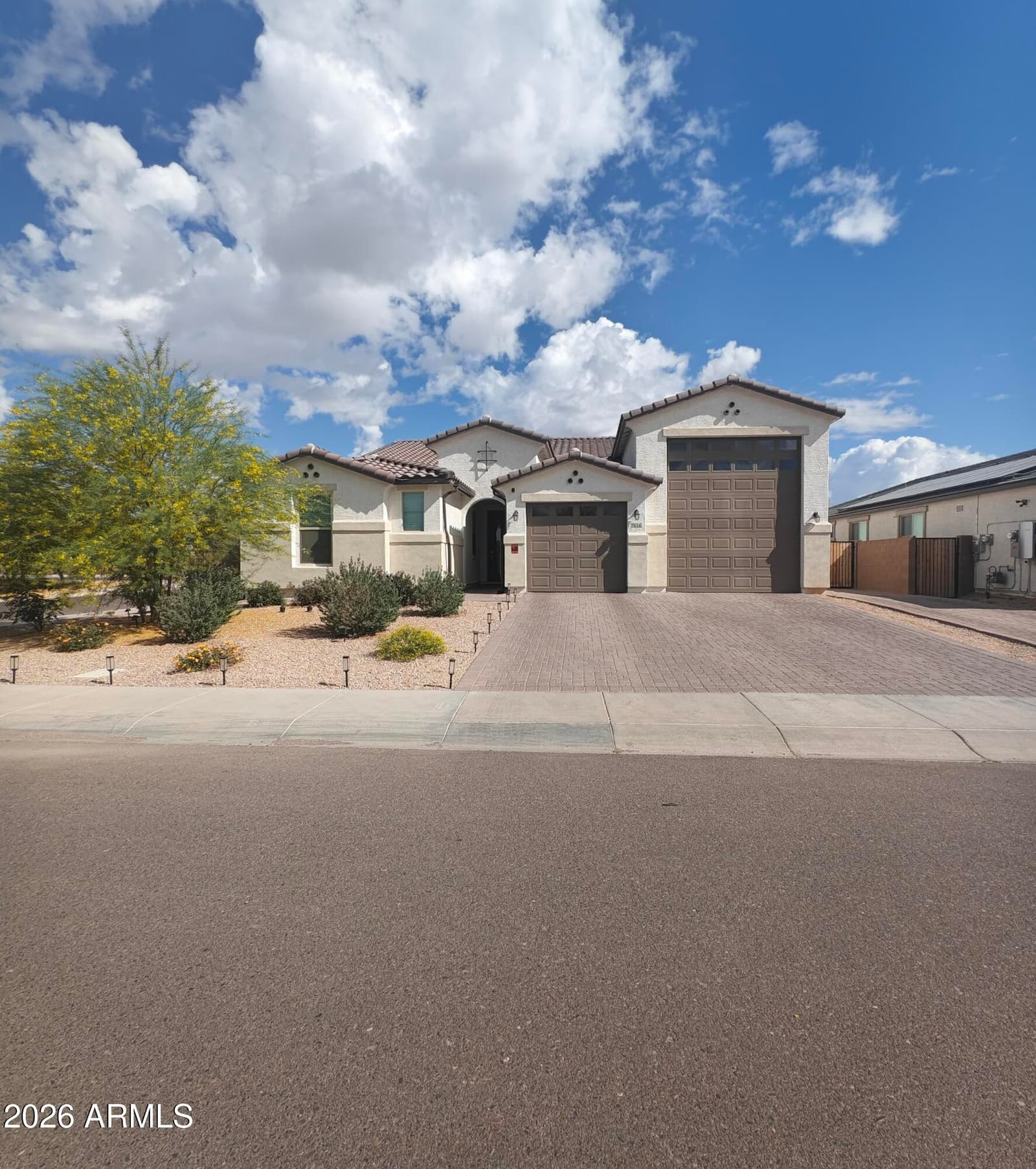 7616 W JONES Avenue W, Phoenix, AZ 85043 — photo 1 of 19