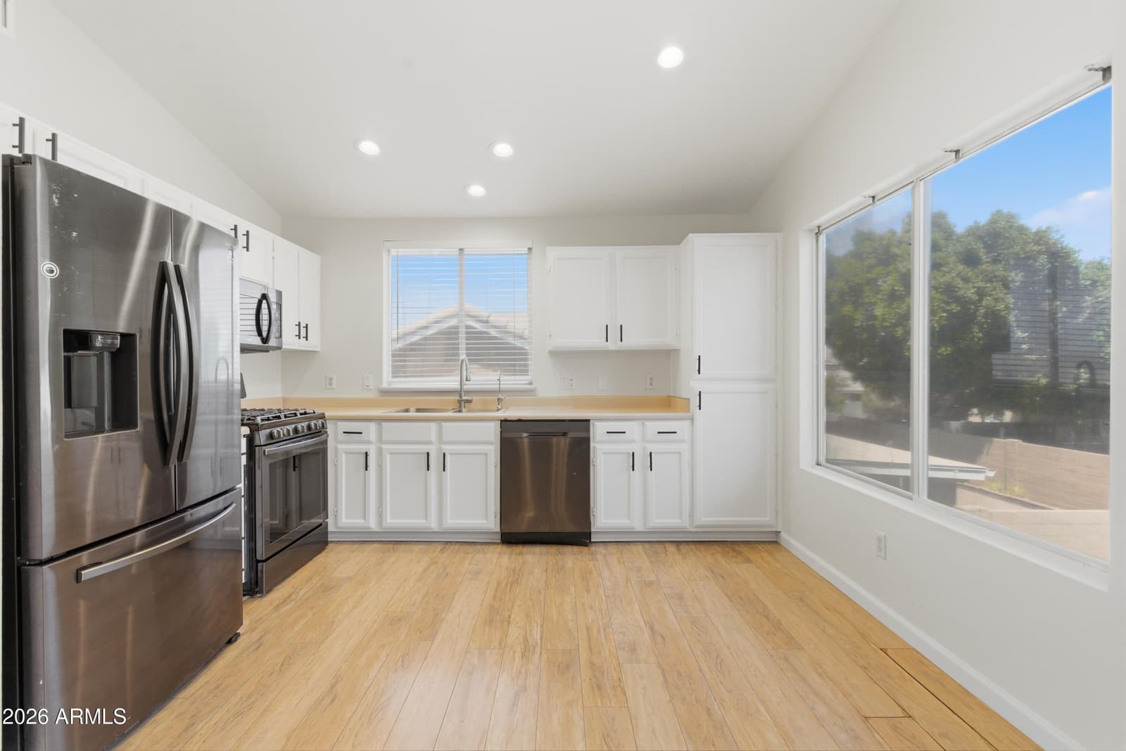 998 W LEAH Lane, Gilbert, AZ 85233 — photo 12 of 38
