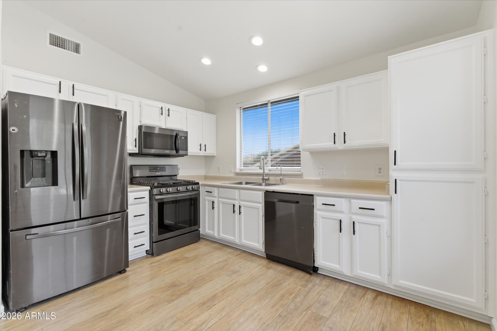 998 W LEAH Lane, Gilbert, AZ 85233 — photo 13 of 38