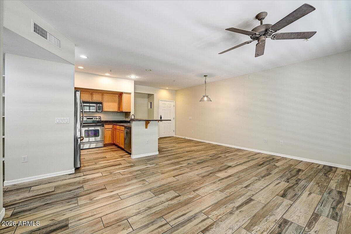 20660 N 40TH Street 1075, Phoenix, AZ 85050 — photo 6 of 19