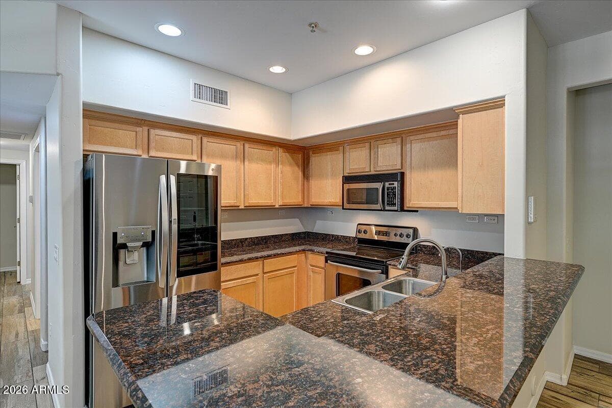 20660 N 40TH Street 1075, Phoenix, AZ 85050 — photo 2 of 19