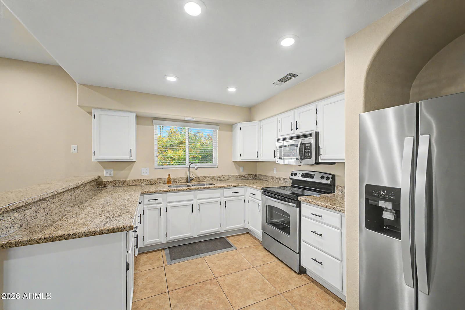 10249 N 12TH Place 2, Phoenix, AZ 85020 — photo 9 of 31