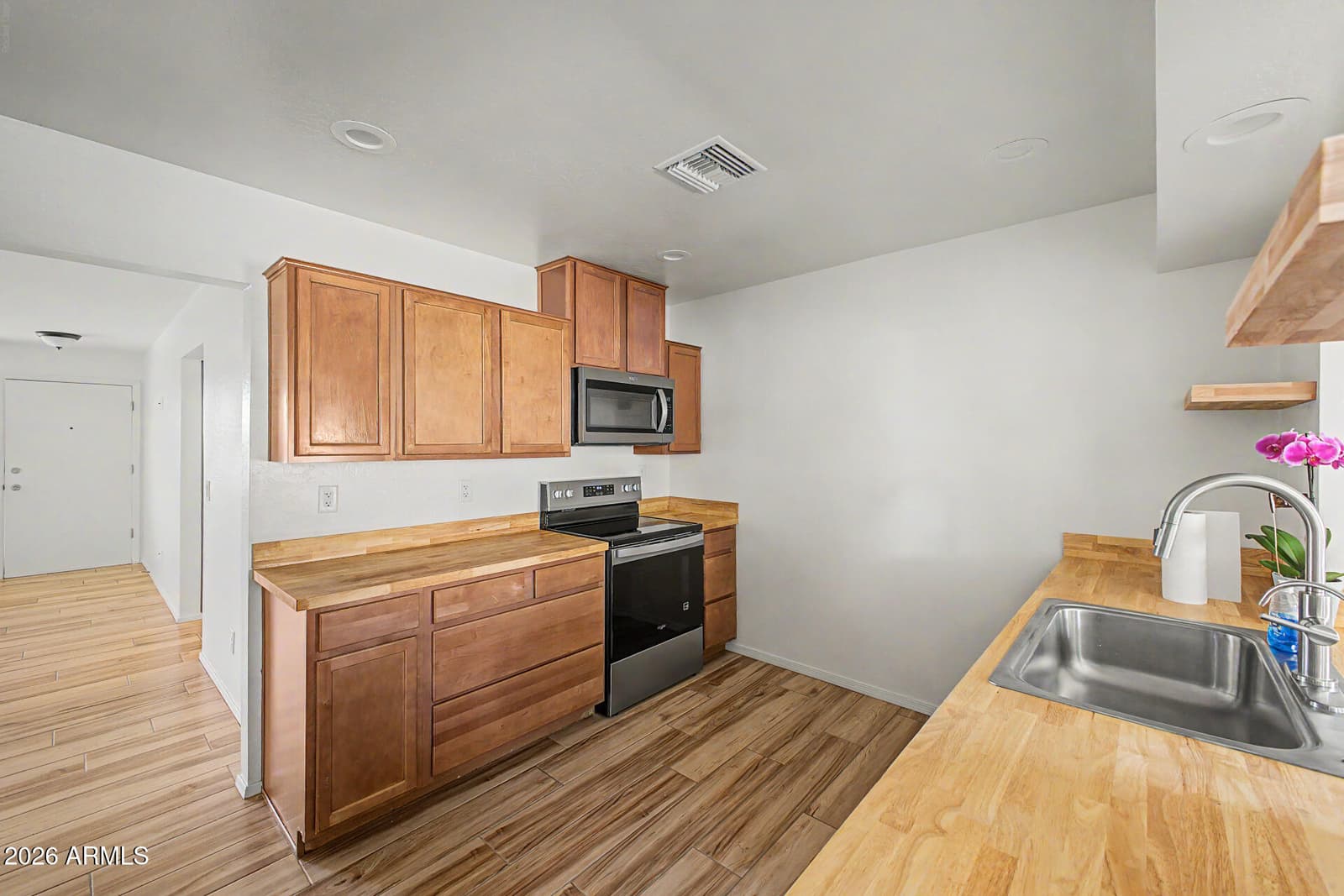 13606 N 110th Avenue 15B, Sun City, AZ 85351 — photo 8 of 24