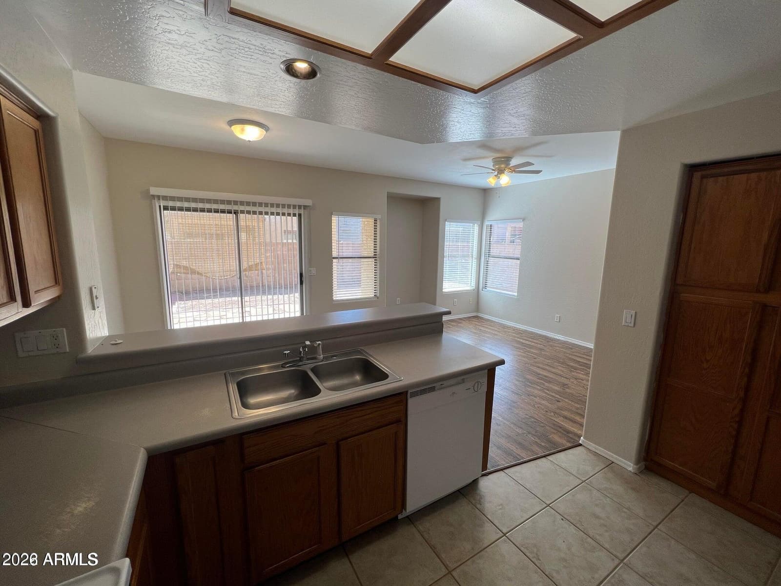 1822 N 106th Avenue, Avondale, AZ 85323 — photo 8 of 22