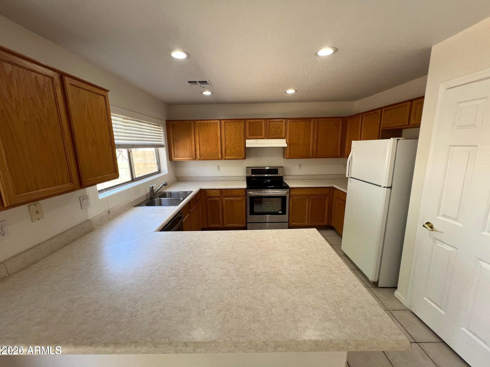 15054 W POLK Street, Goodyear, AZ 85338 — photo 11 of 32