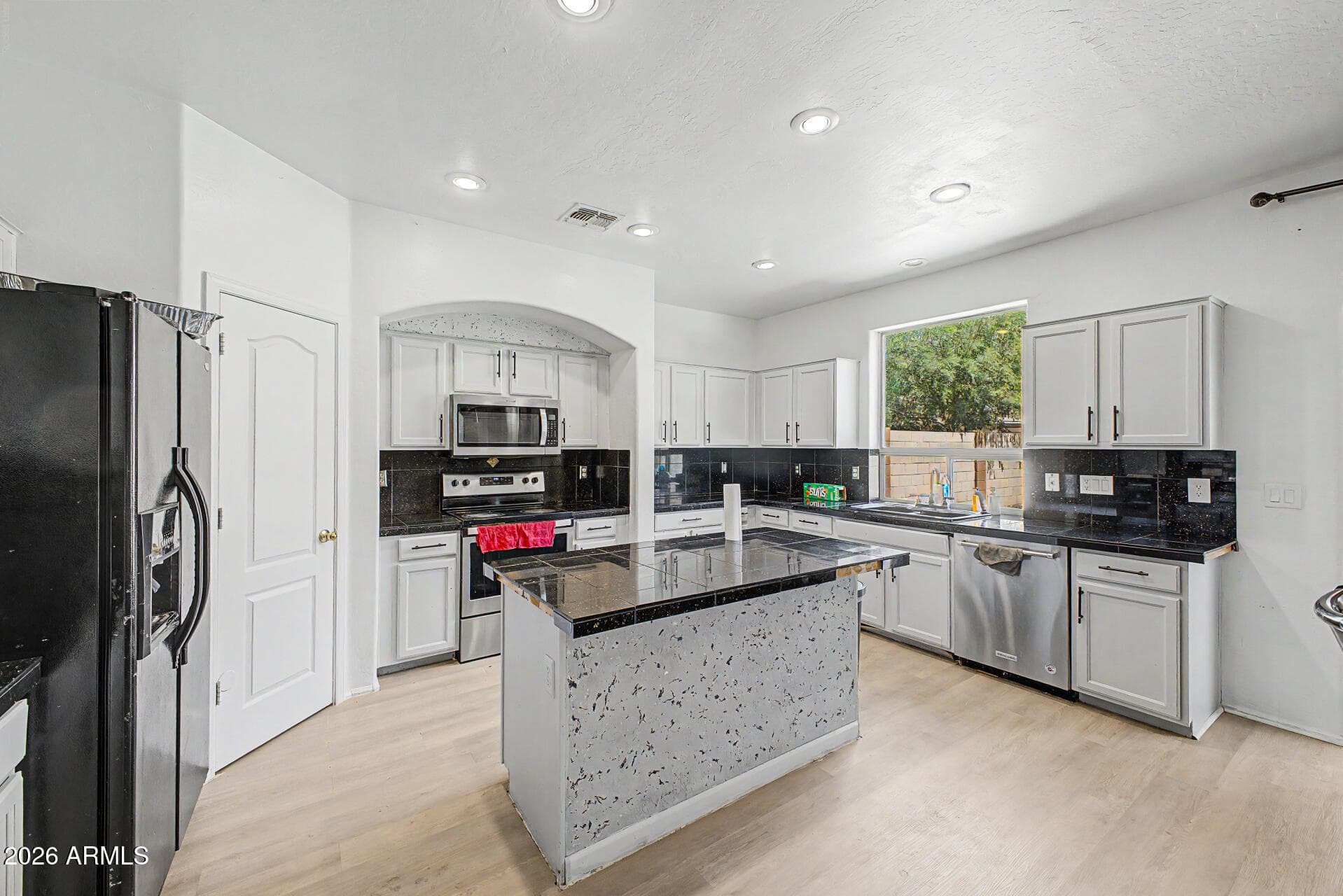 9204 W RIVERSIDE Avenue, Tolleson, AZ 85353 — photo 14 of 39