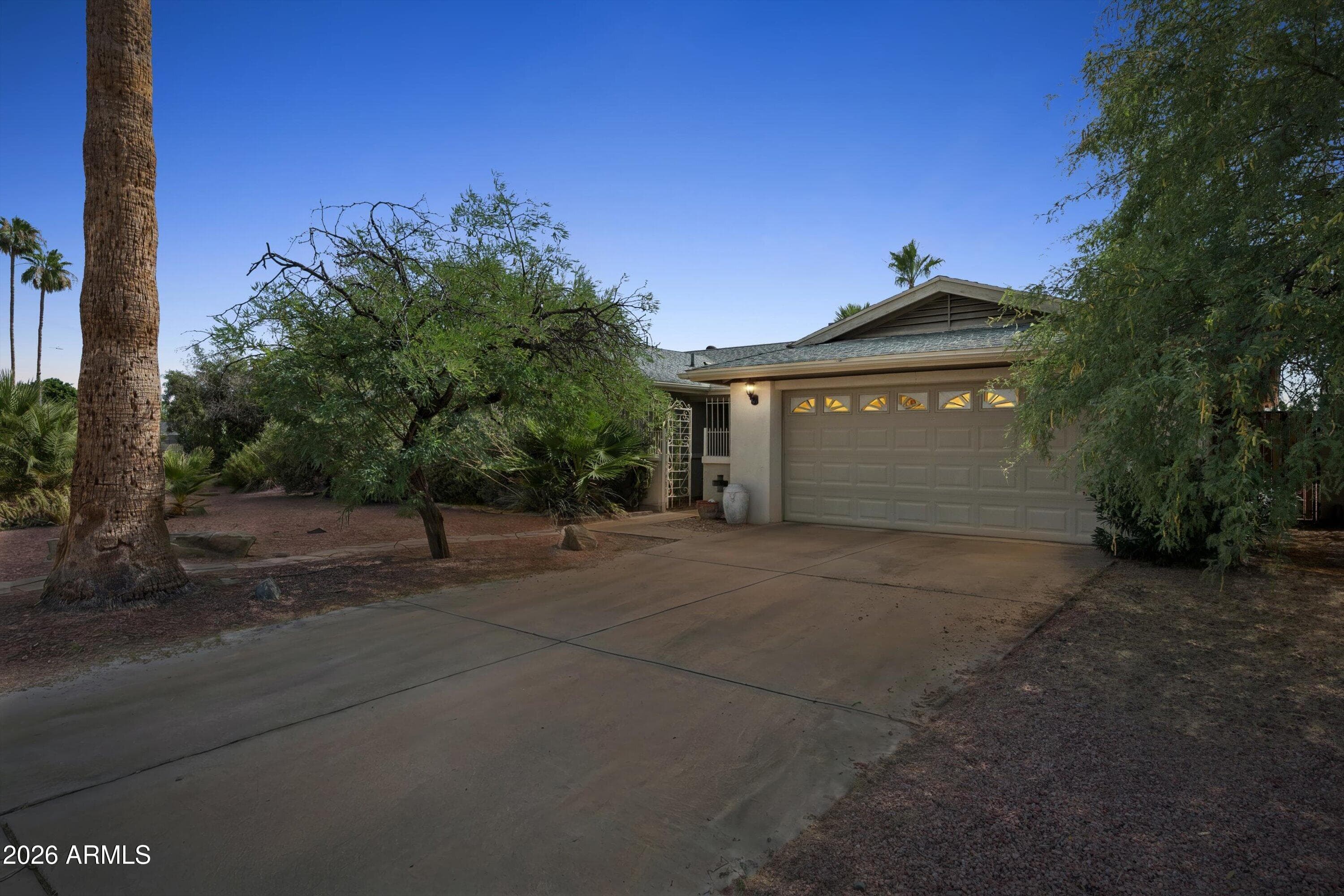 4001 S HAZELTON Lane, Tempe, AZ 85282 — photo 34 of 72