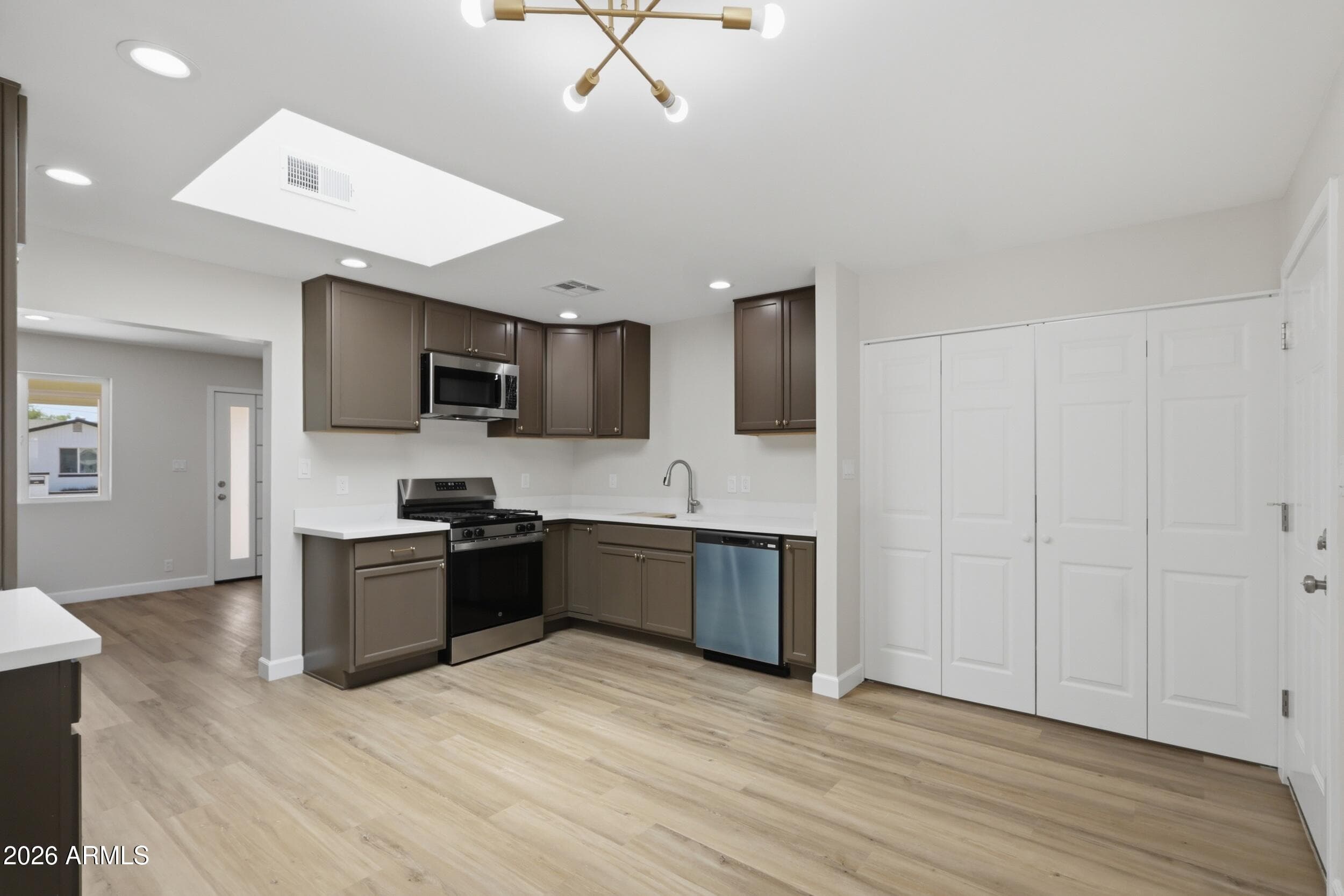 1818 E MONTEREY Way, Phoenix, AZ 85016 — photo 10 of 31