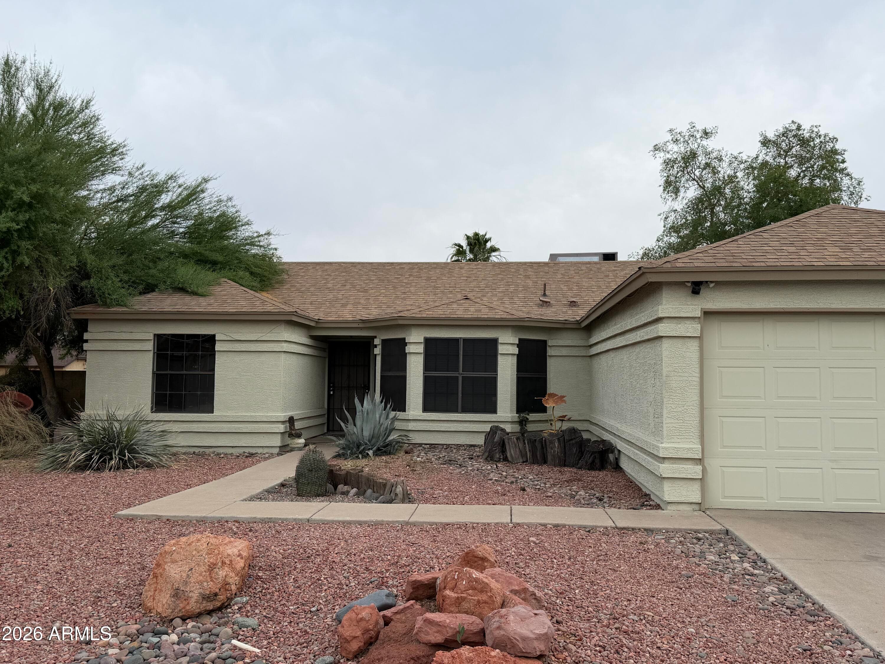 107 W LIBBY Street, Phoenix, AZ 85023 — photo 1 of 16