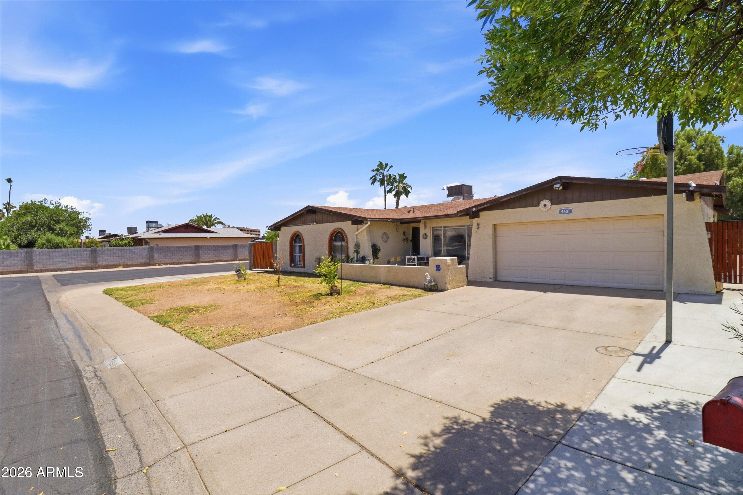 4601 W GOLDEN Lane, Glendale, AZ 85302 — photo 3 of 26