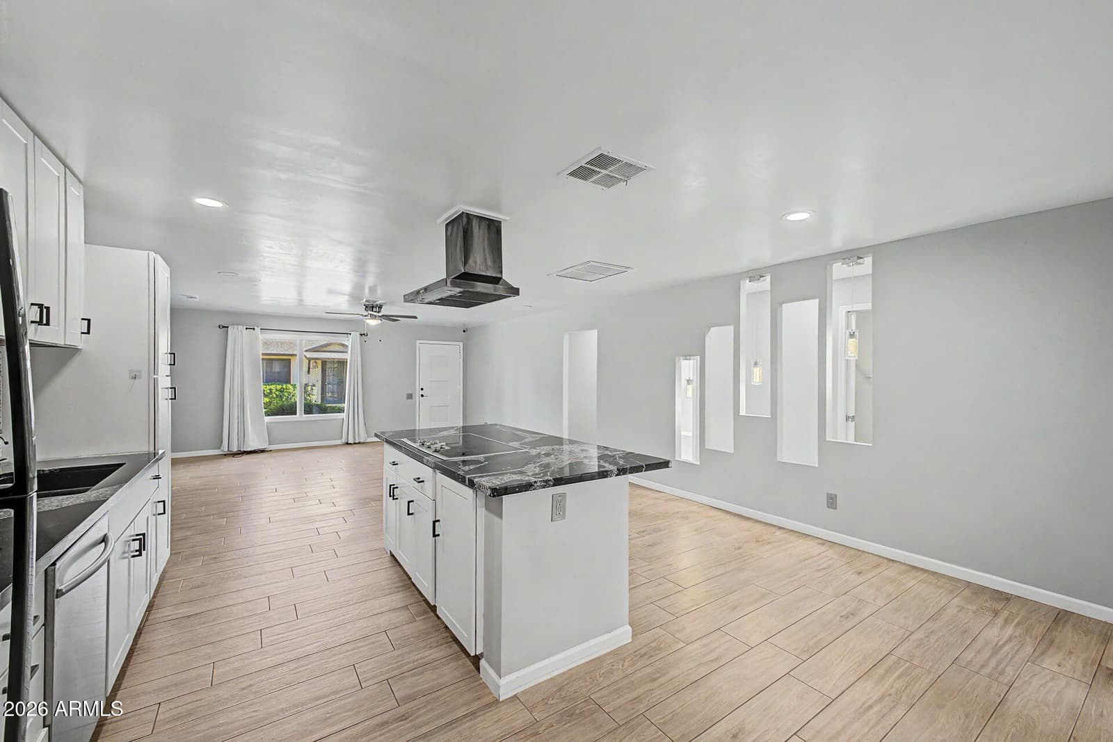 6056 N 30TH Avenue, Phoenix, AZ 85017 — photo 10 of 34