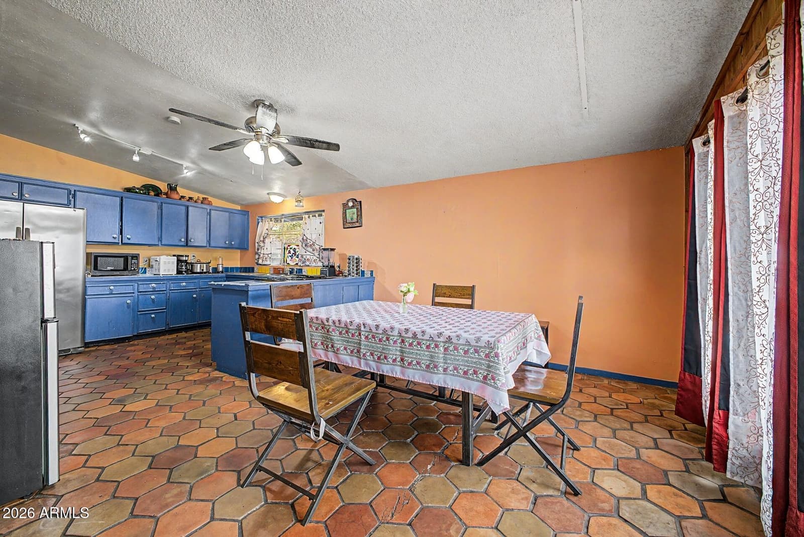 1019 E NORTHVIEW Avenue, Phoenix, AZ 85020 — photo 10 of 35