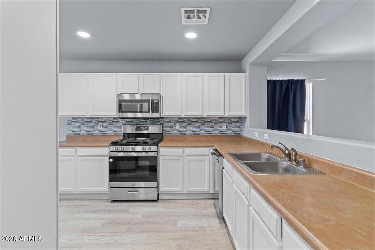 6242 W WOOD Street, Phoenix, AZ 85043 — photo 8 of 26