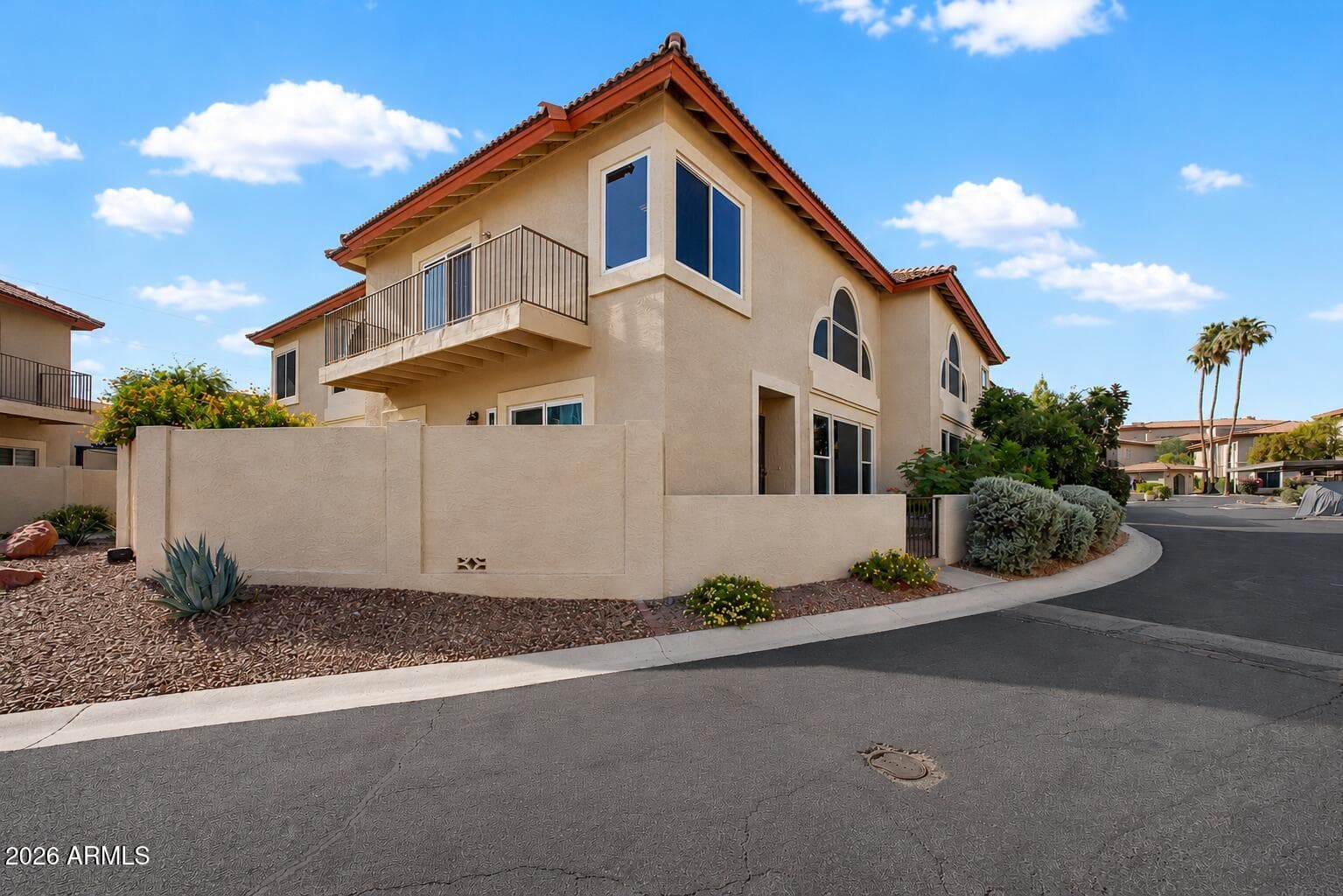 10249 N 12TH Place 2, Phoenix, AZ 85020 — photo 2 of 31