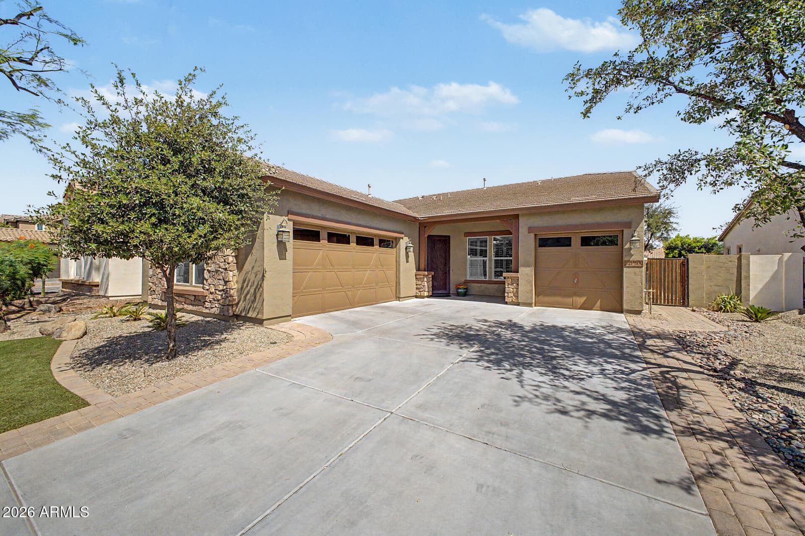3920 E HORSESHOE Place, Chandler, AZ 85249 — photo 7 of 58