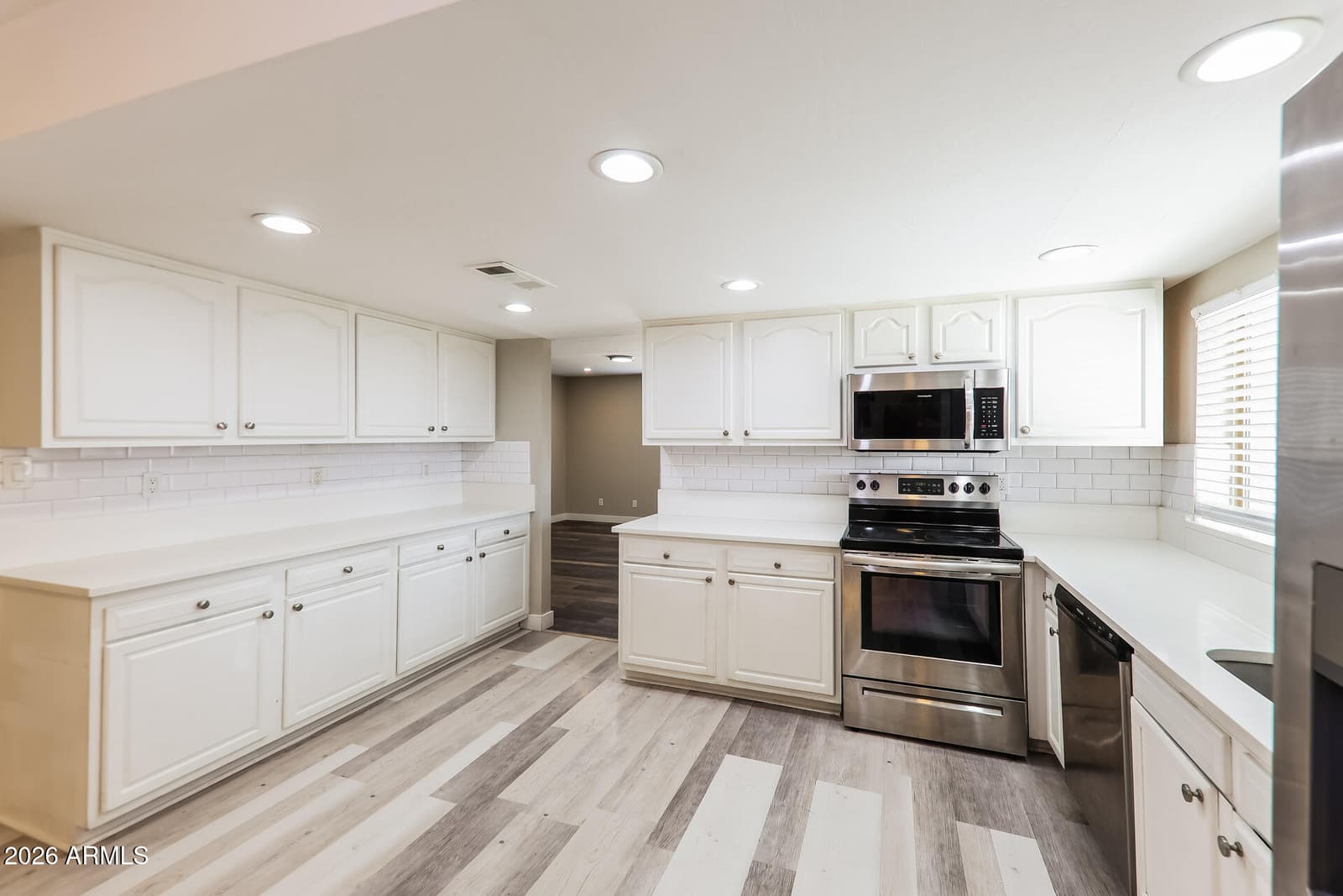 10215 N 35th Drive, Phoenix, AZ 85051 — photo 3 of 21