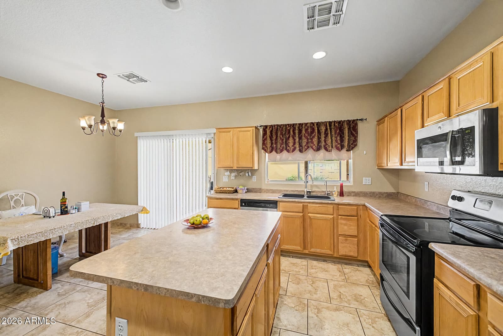 8118 W HARMONY Lane, Peoria, AZ 85382 — photo 11 of 33