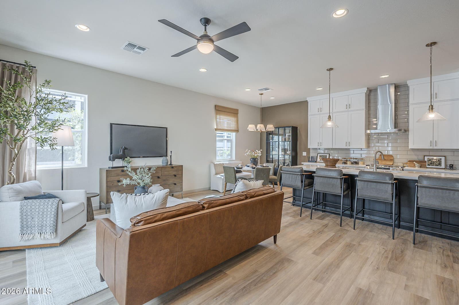 111 W HOLCOMB Lane, Phoenix, AZ 85003 — photo 10 of 35