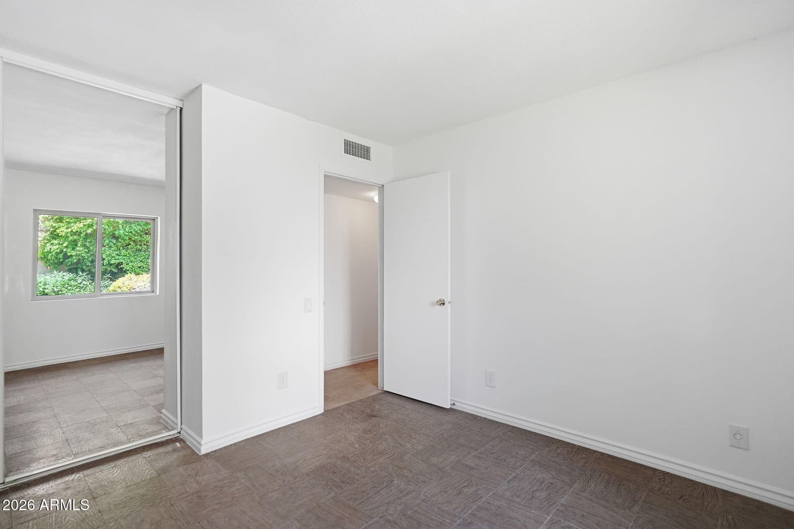 1534 E SOUTHSHORE Drive, Tempe, AZ 85283 — photo 16 of 31