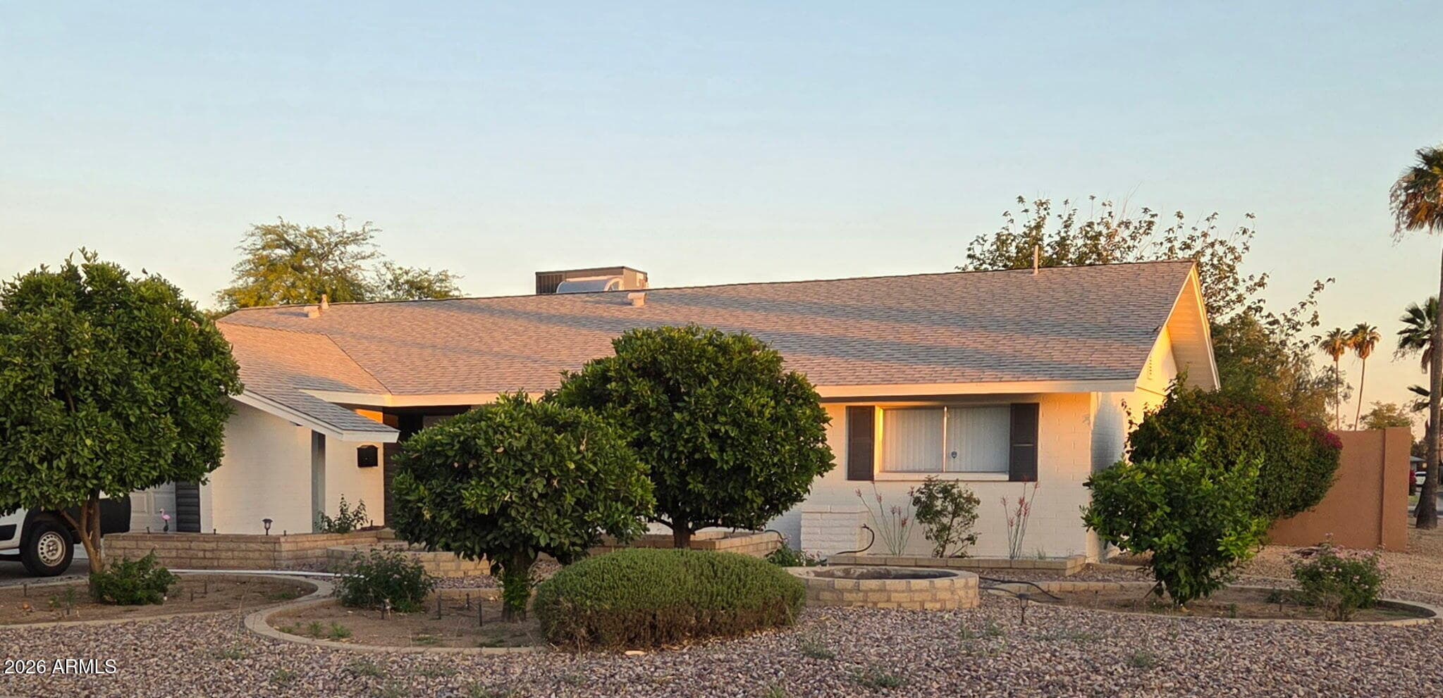 3555 W ACOMA Drive, Phoenix, AZ 85053 — photo 3 of 40