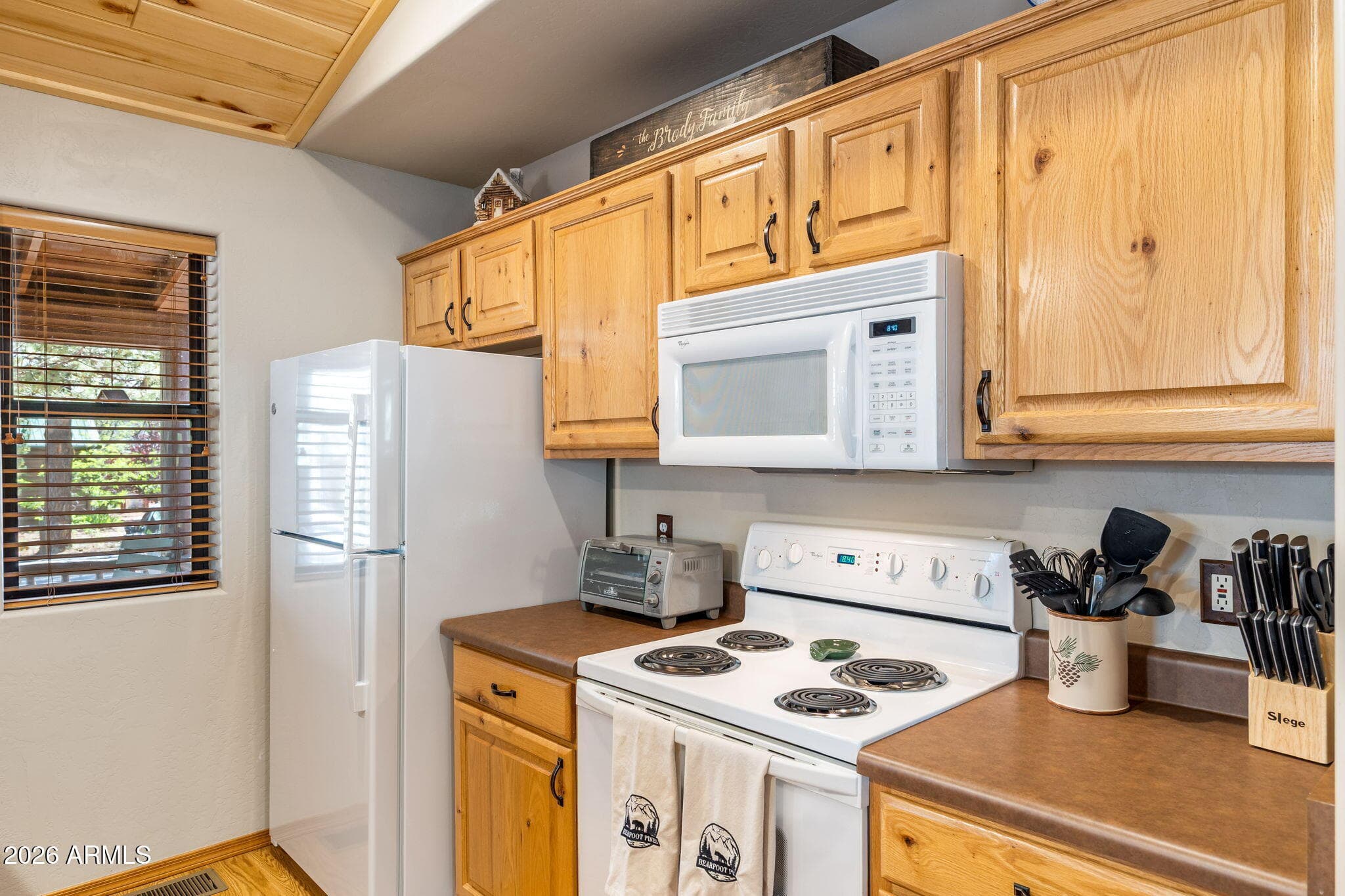 2652 LODGE Loop, Overgaard, AZ 85933 — photo 13 of 32